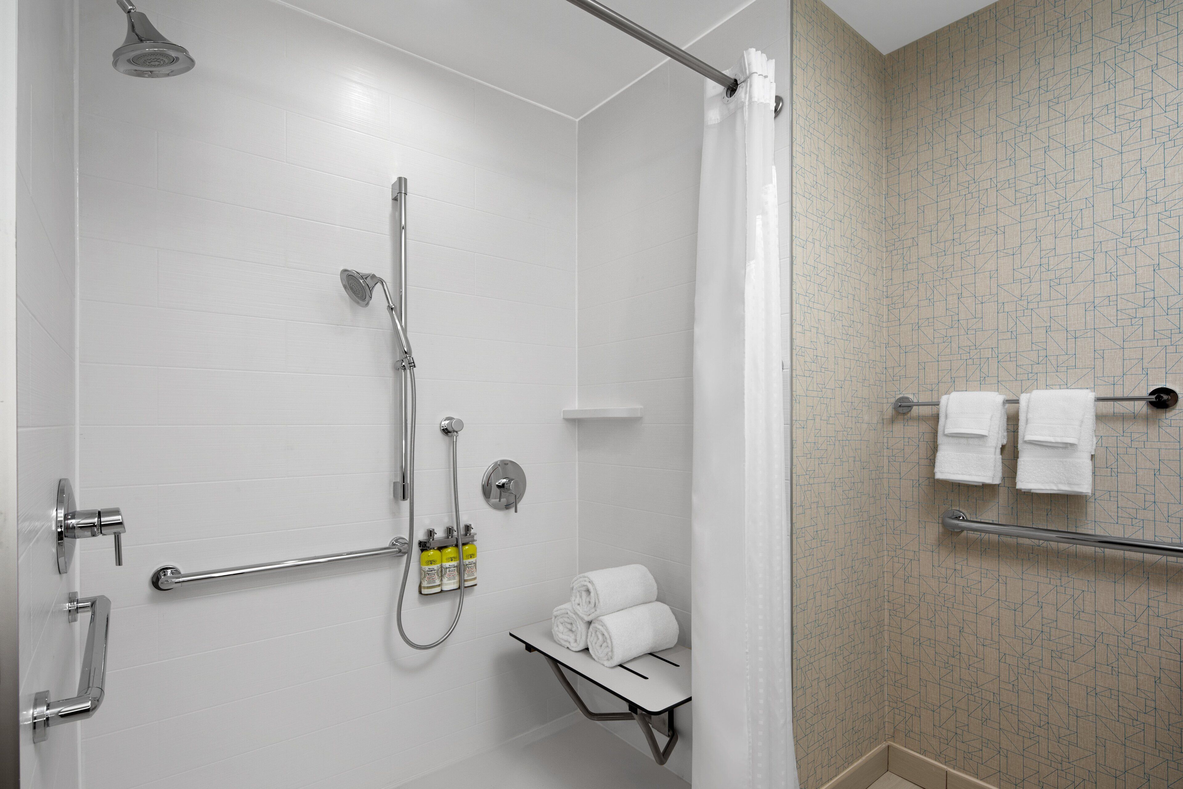 Holiday Inn Express & Suites Woodside Queens NYC