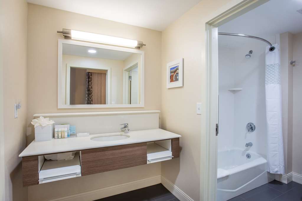 Hampton Inn & Suites Yonkers - Westchester