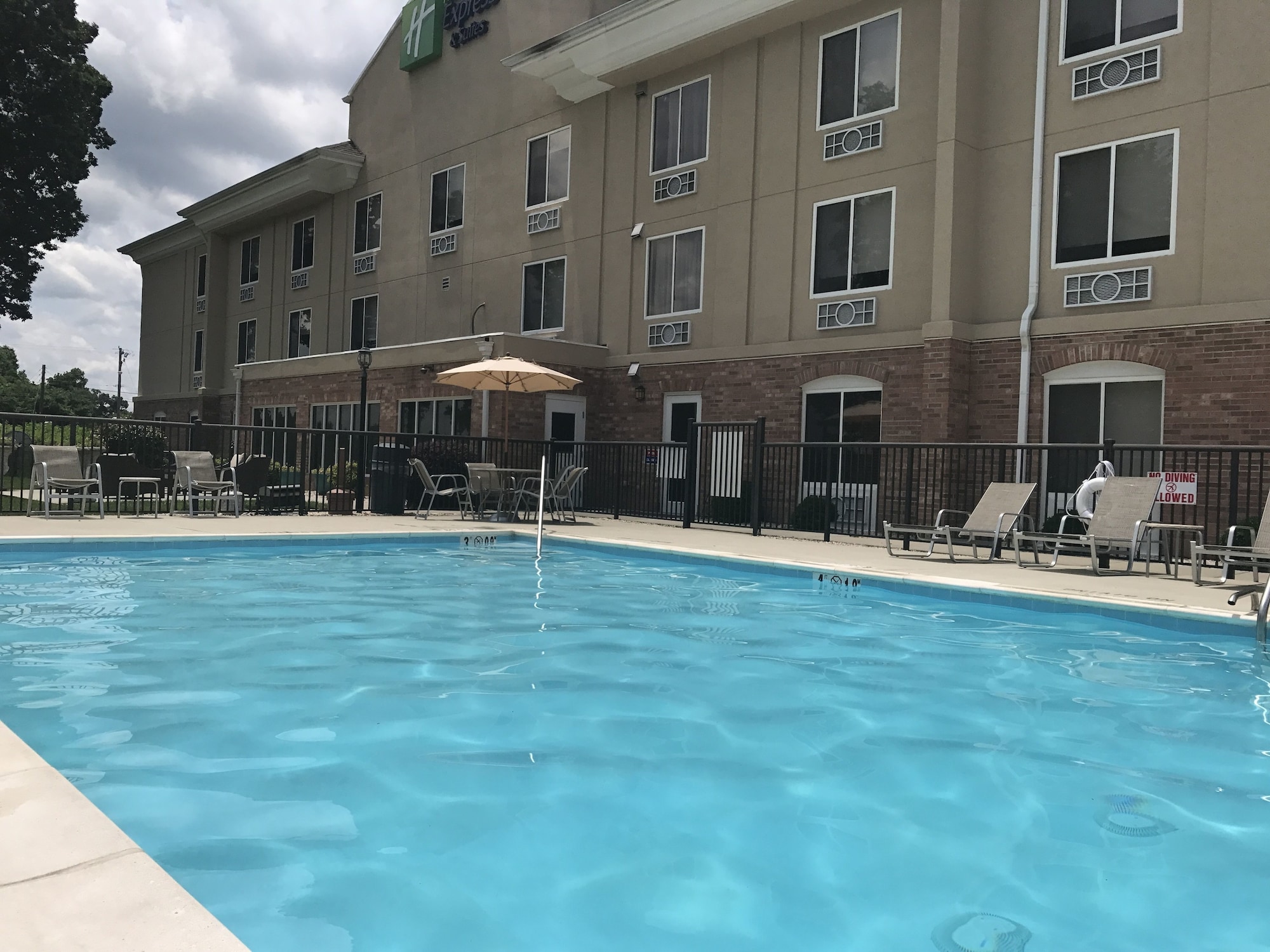 Holiday Inn Express & Suites High Point South