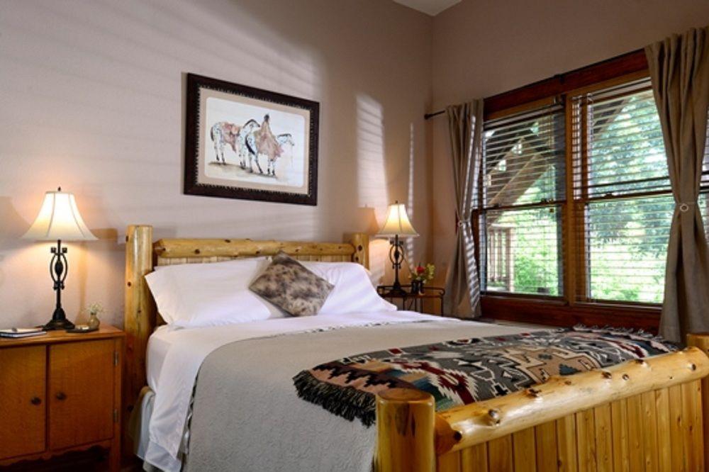 Bent Creek Lodge Bed & Breakfast