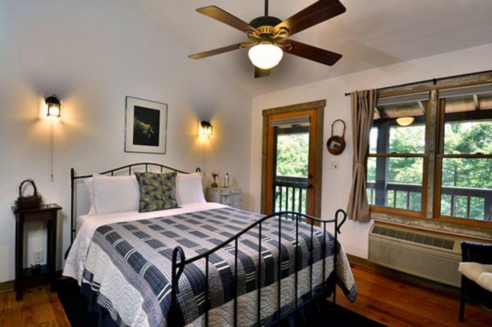 Bent Creek Lodge Bed & Breakfast