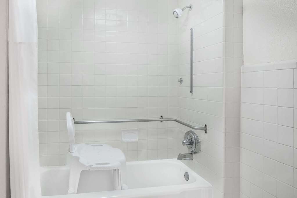 Days Inn by Wyndham Asheville Mall