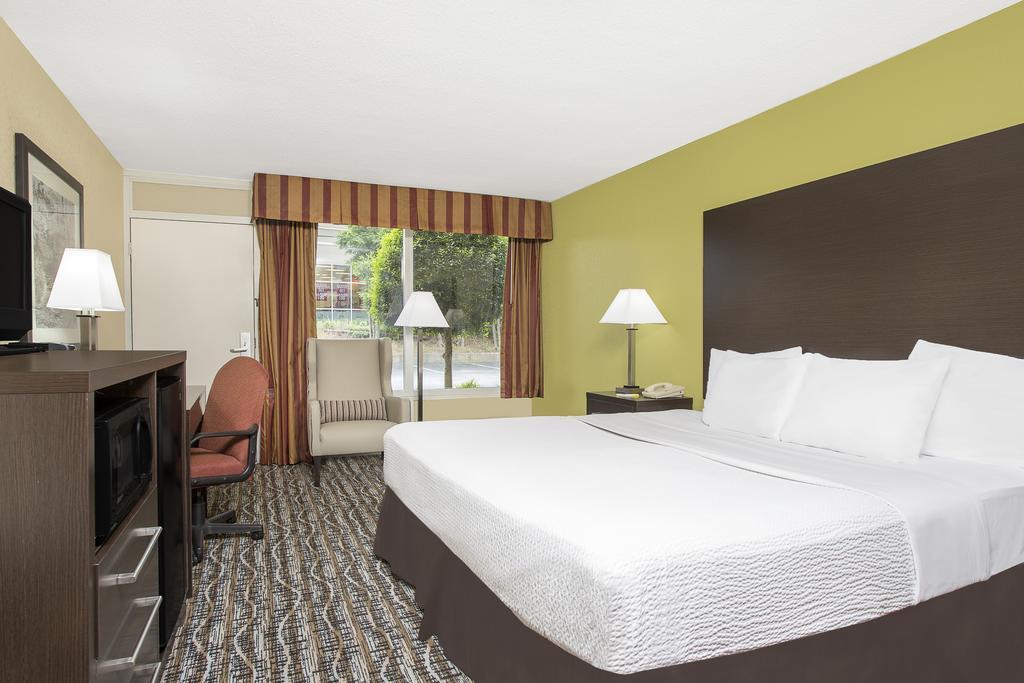 Days Inn by Wyndham Asheville Mall