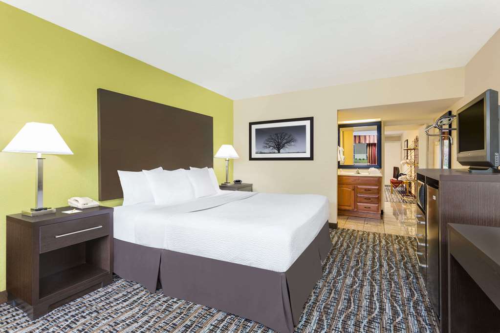 Days Inn by Wyndham Asheville Mall