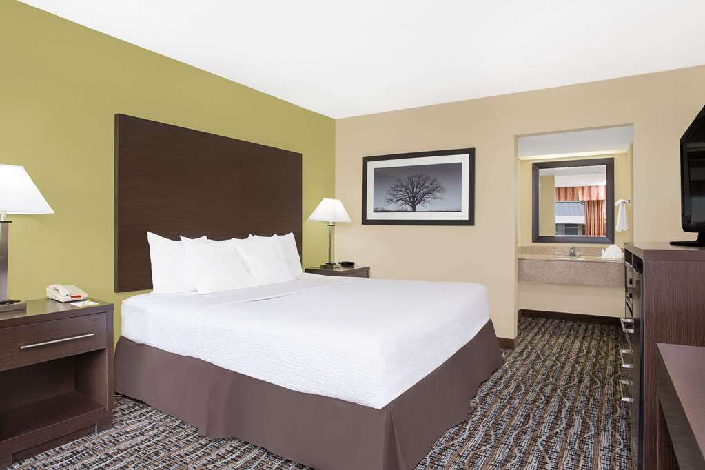 Days Inn by Wyndham Asheville Mall