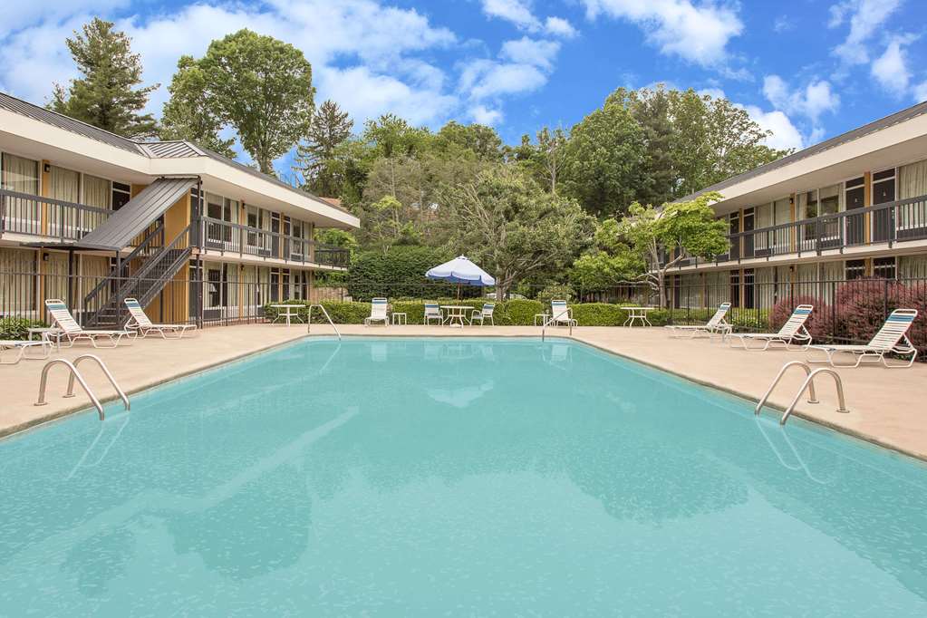 Days Inn by Wyndham Asheville Mall