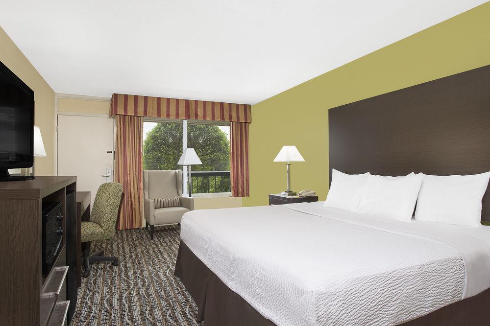Days Inn by Wyndham Asheville Mall