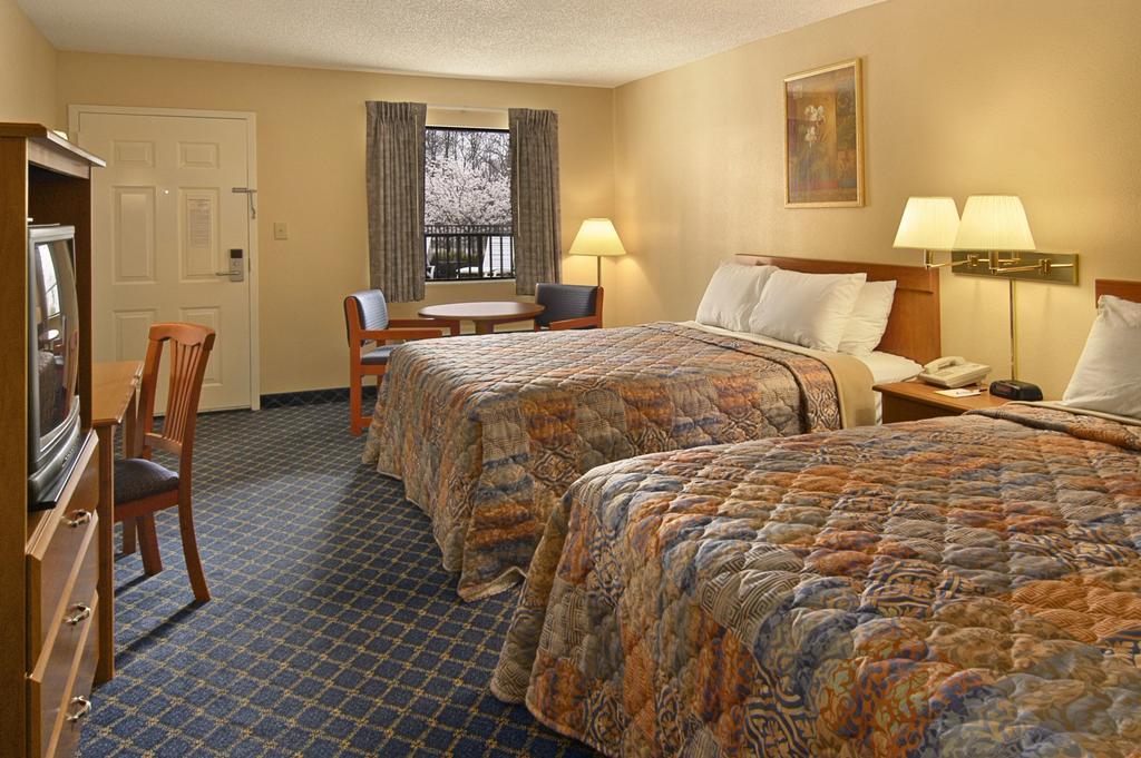 Days Inn by Wyndham Asheville Downtown North