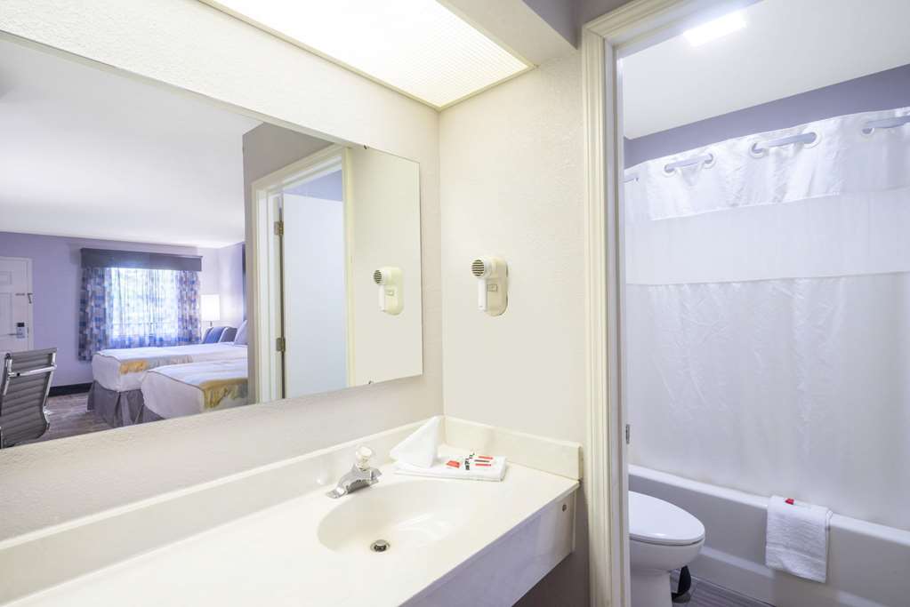 Days Inn by Wyndham Asheville Downtown North