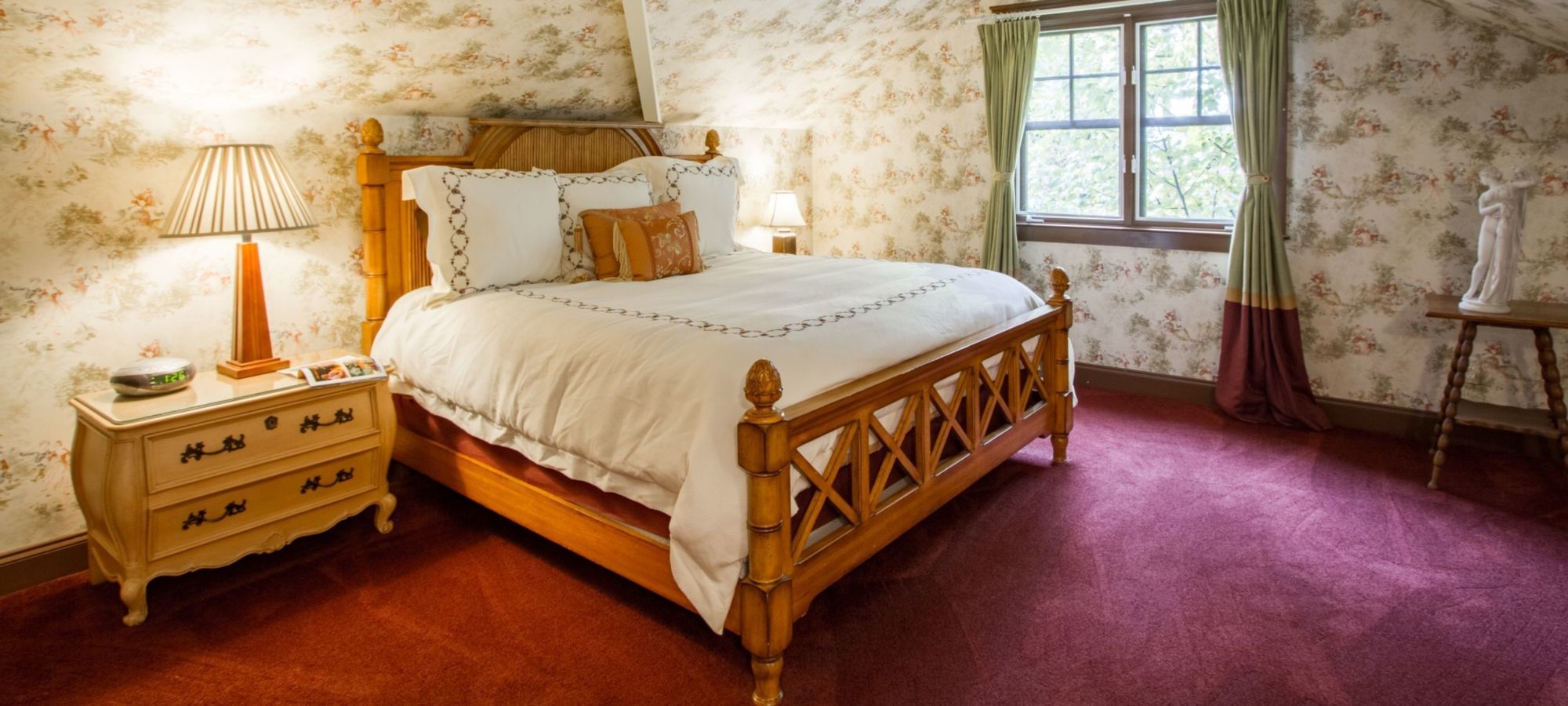 Hill House Bed & Breakfast Inn