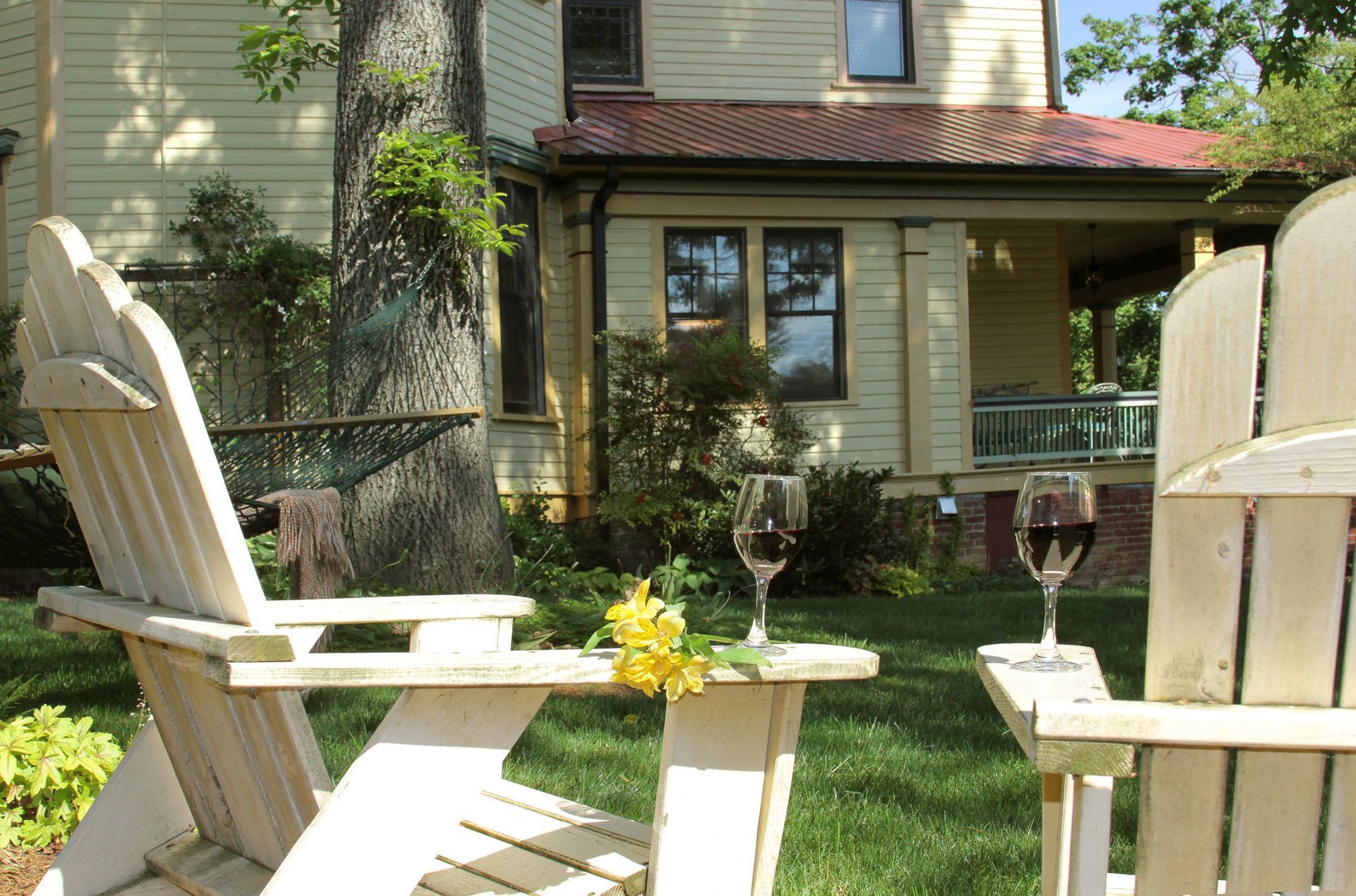Hill House Bed & Breakfast Inn