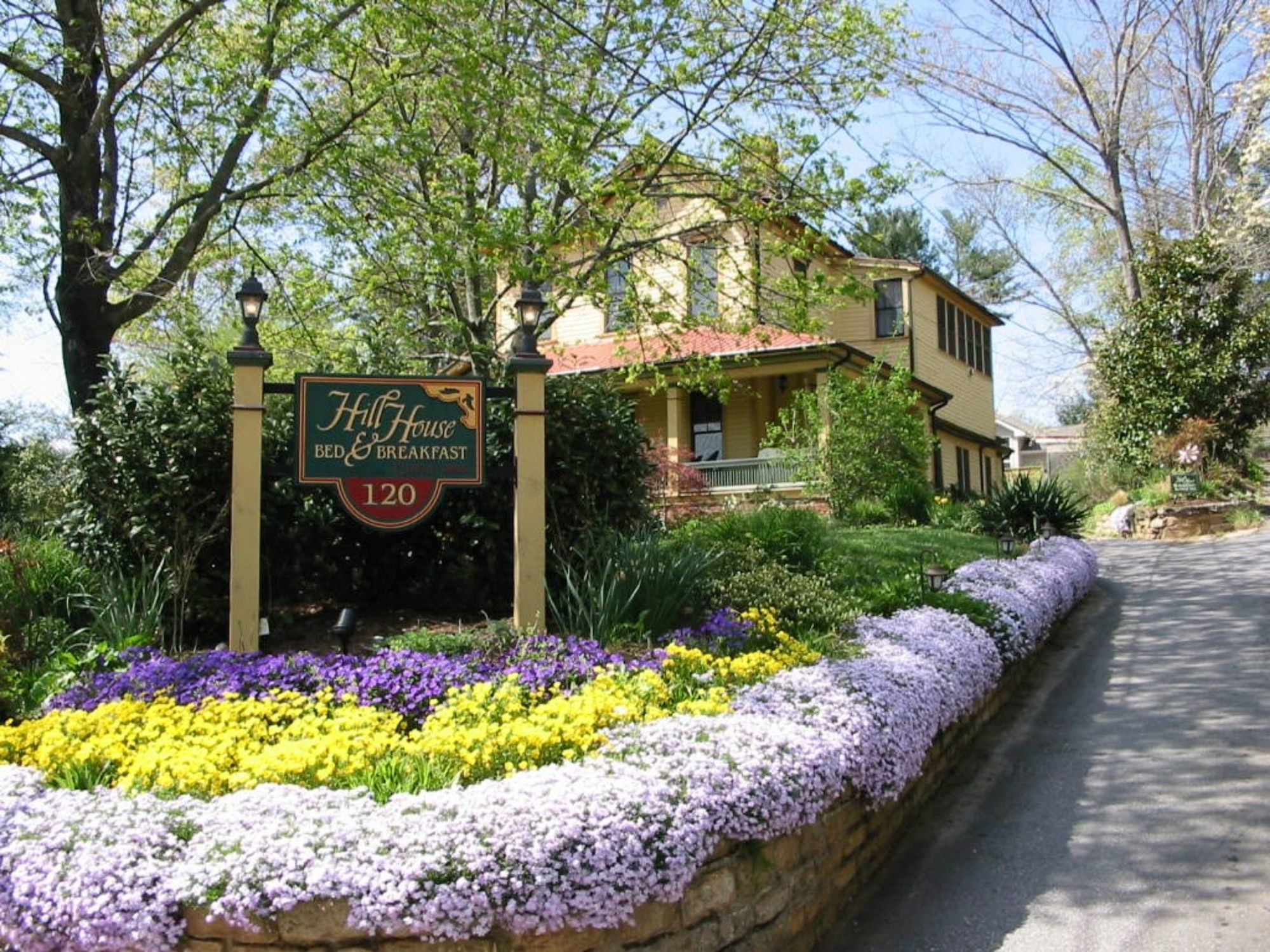 Hill House Bed & Breakfast Inn
