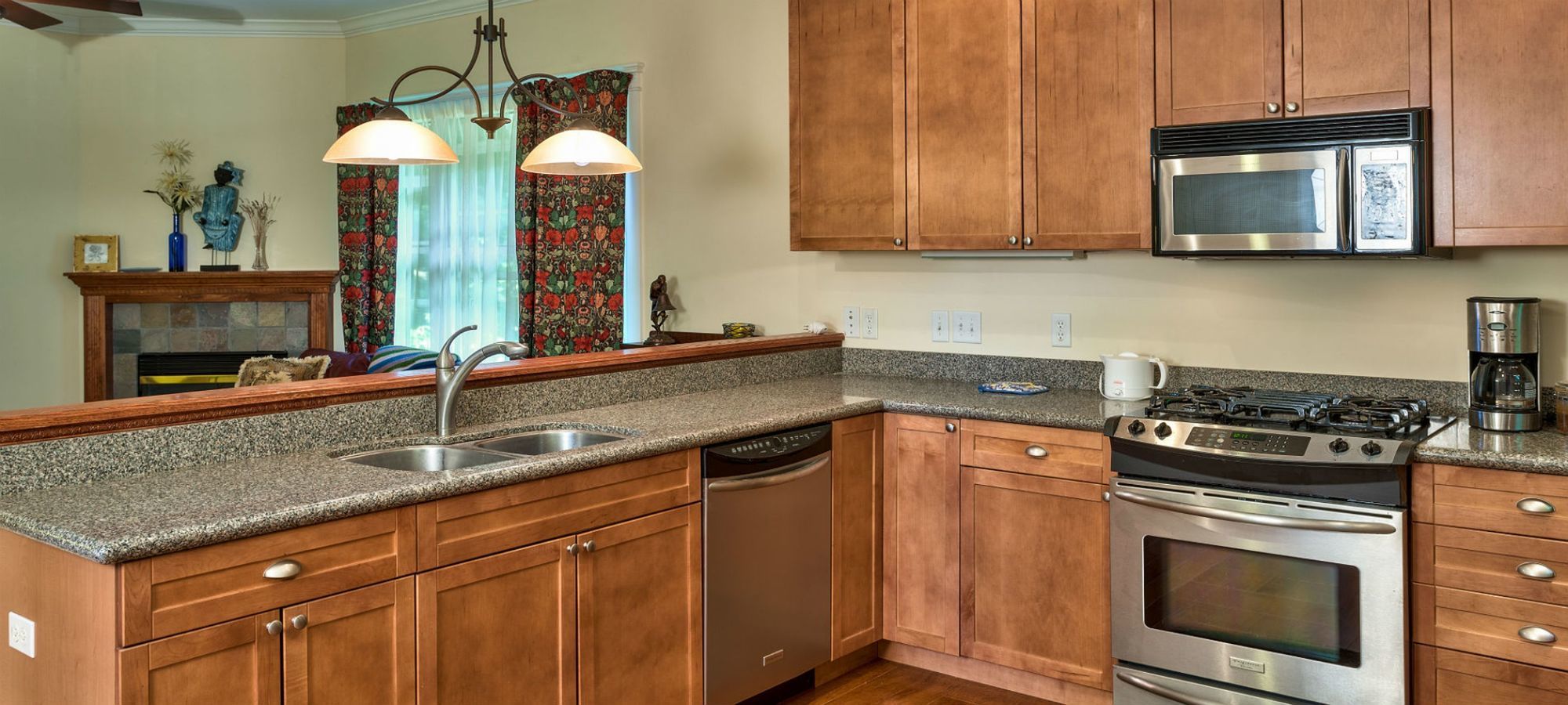 Hill House Bed & Breakfast Inn