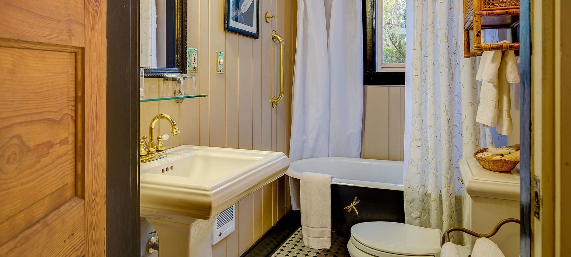 Hill House Bed & Breakfast Inn