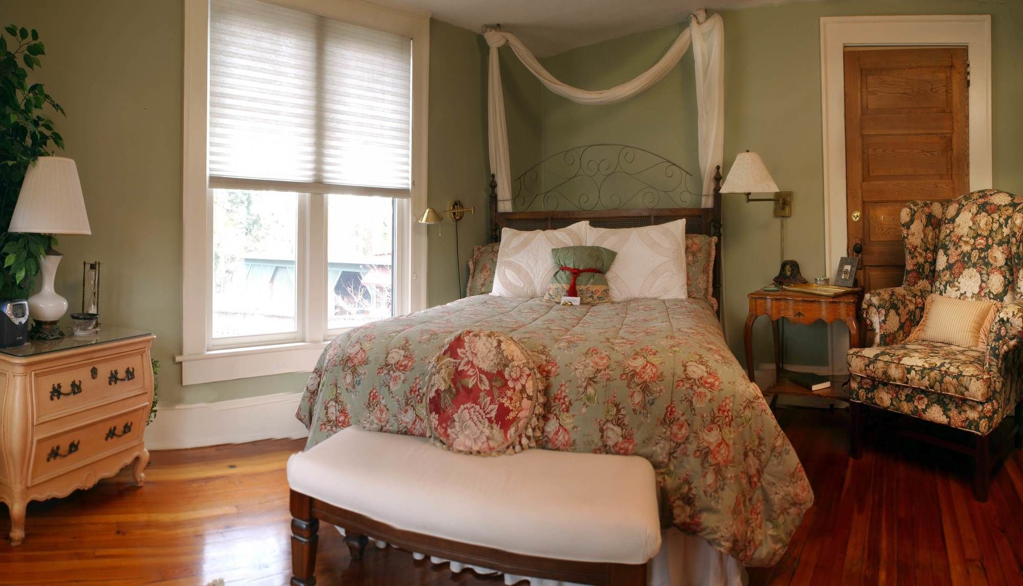 Hill House Bed & Breakfast Inn