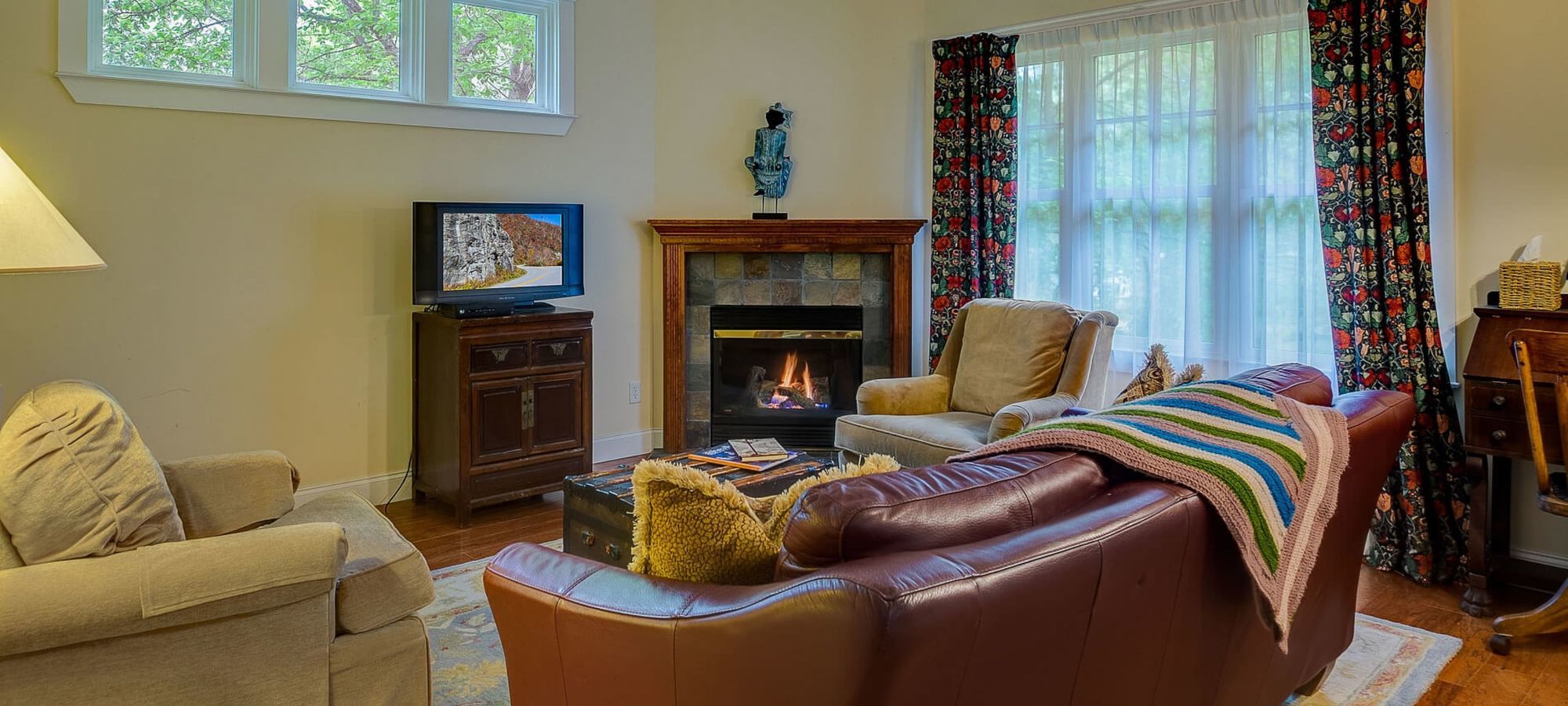 Hill House Bed & Breakfast Inn