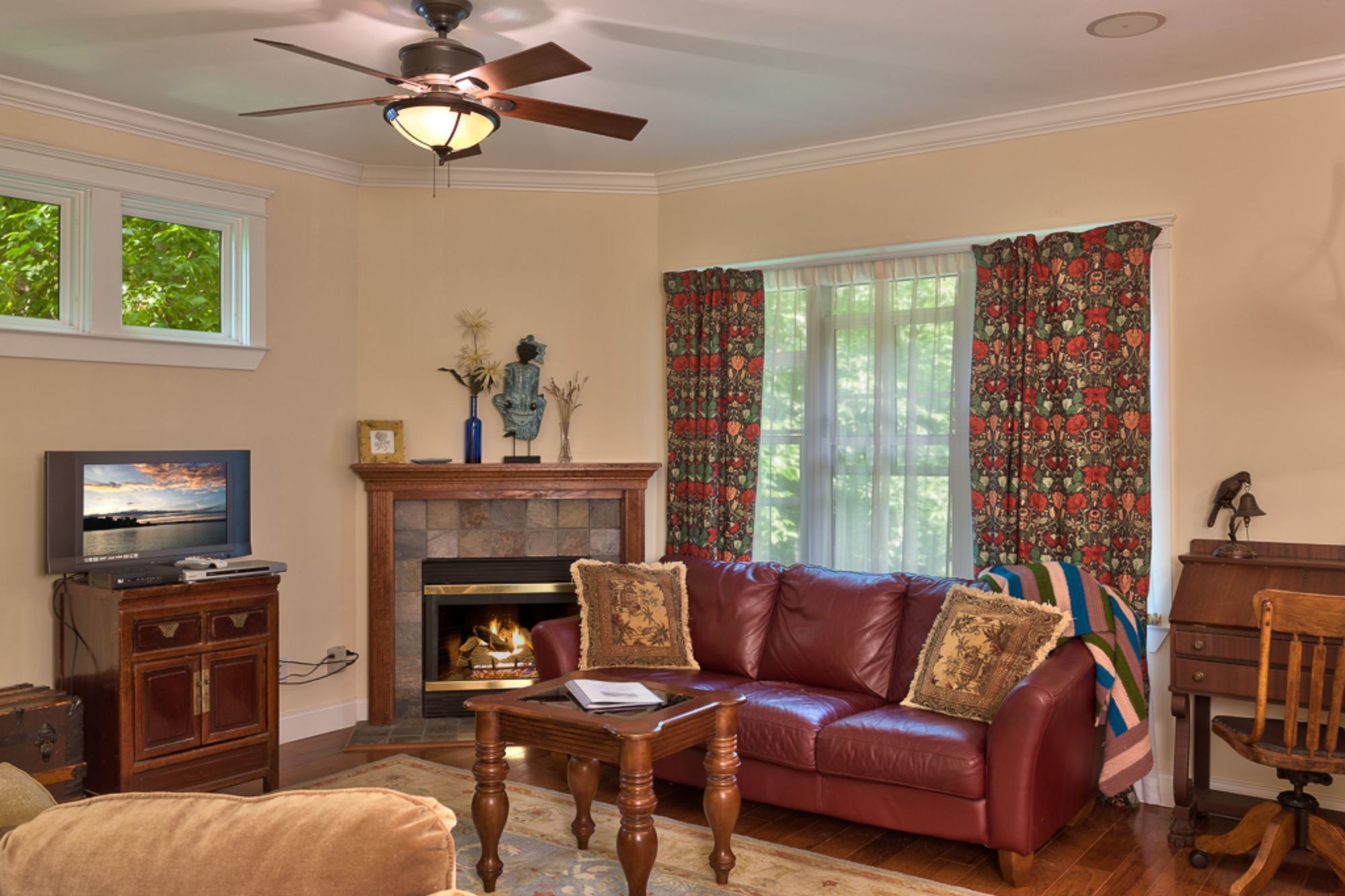 Hill House Bed & Breakfast Inn