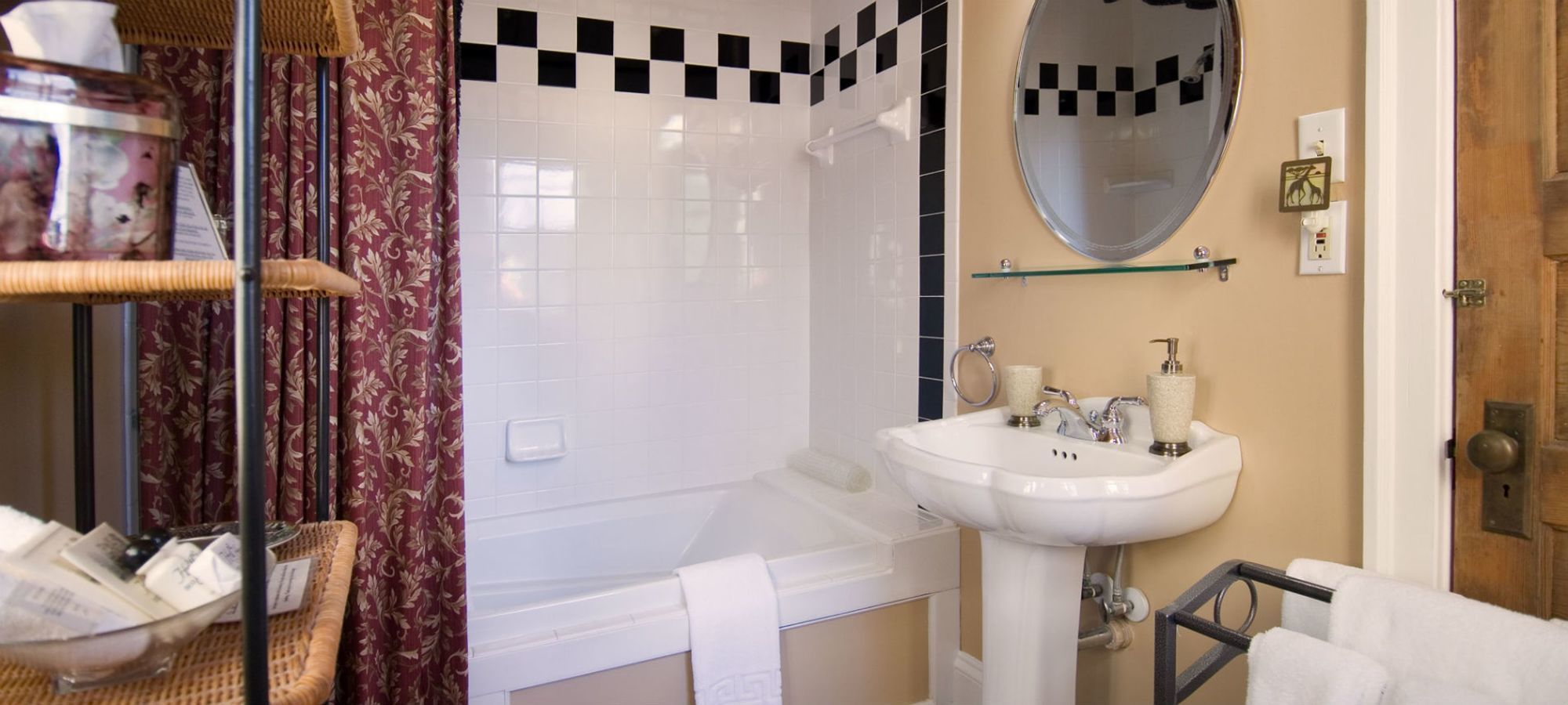 Hill House Bed & Breakfast Inn