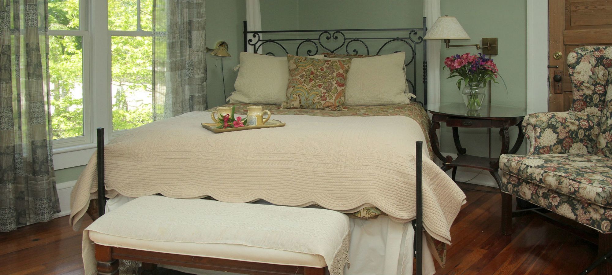 Hill House Bed & Breakfast Inn