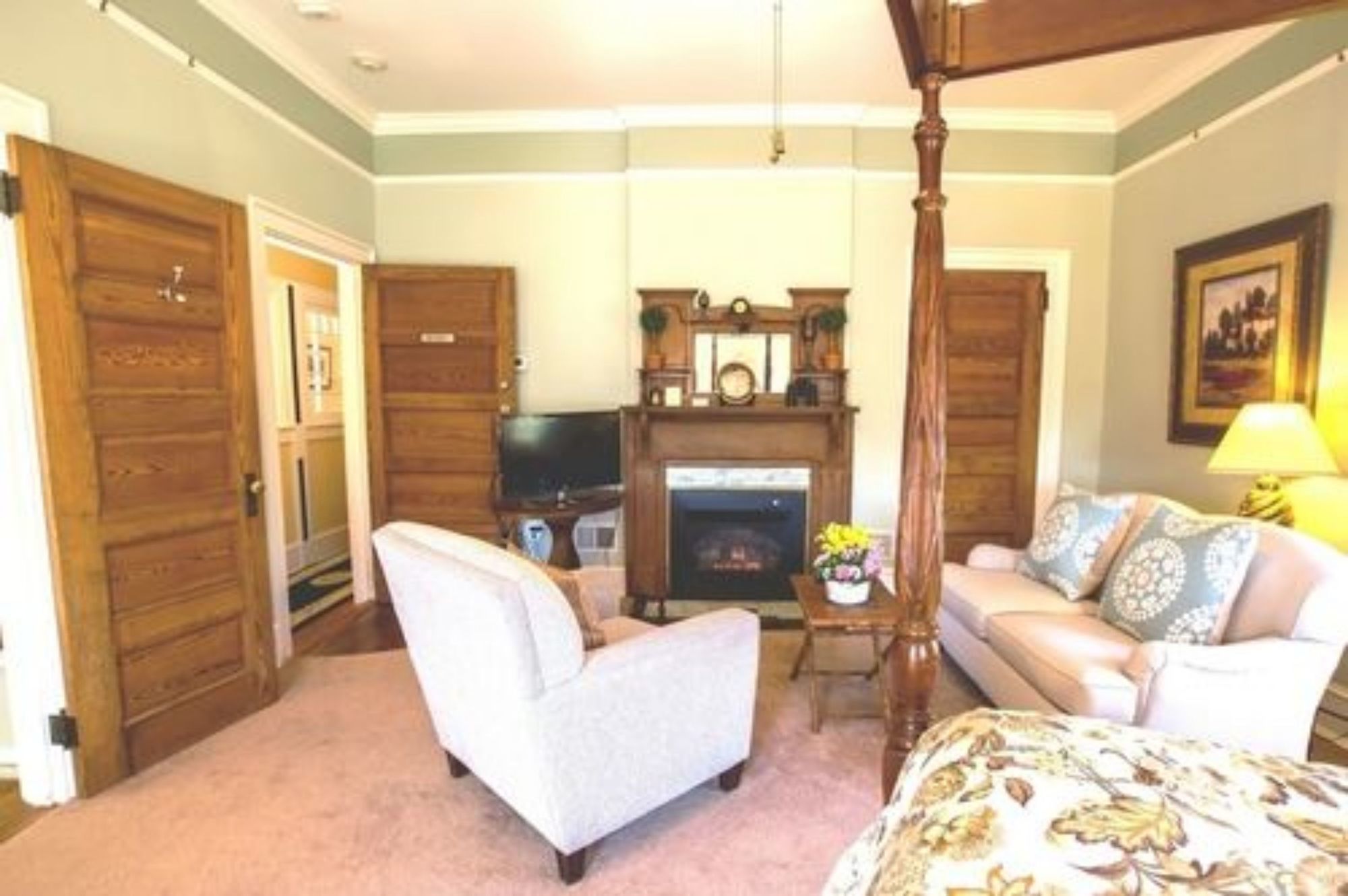 Hill House Bed & Breakfast Inn