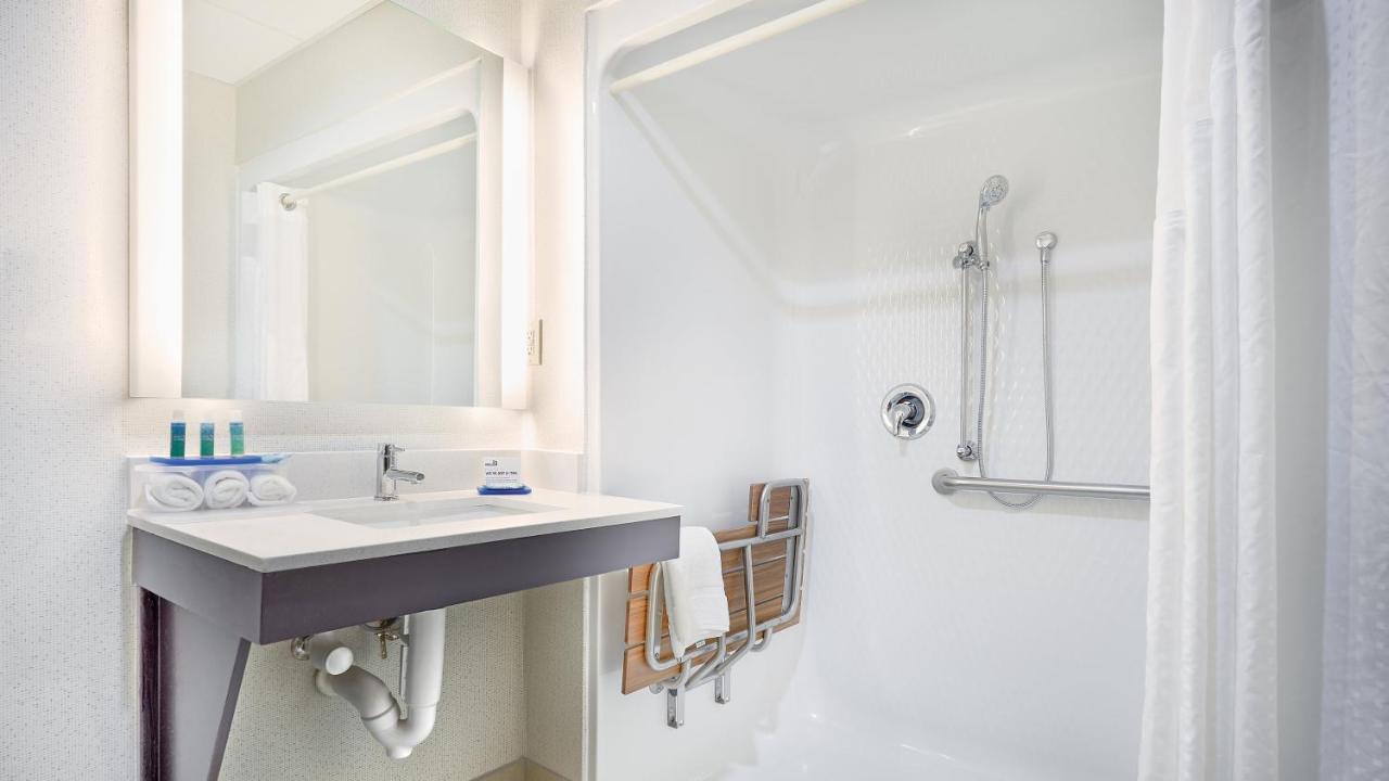 Holiday Inn Express & Suites Asheville SW - Outlet Ctr Area