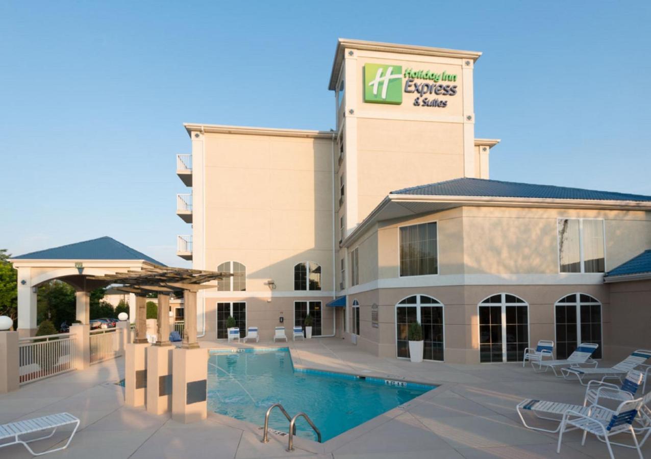 Holiday Inn Express & Suites Asheville SW - Outlet Ctr Area