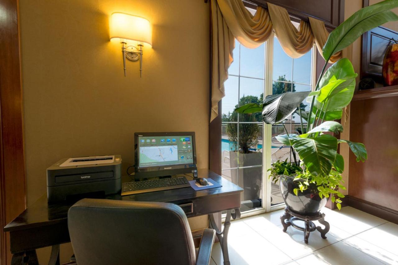 Holiday Inn Express & Suites Asheville SW - Outlet Ctr Area