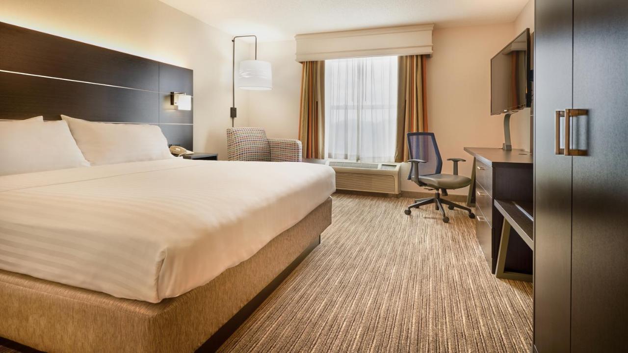 Holiday Inn Express & Suites Asheville SW - Outlet Ctr Area