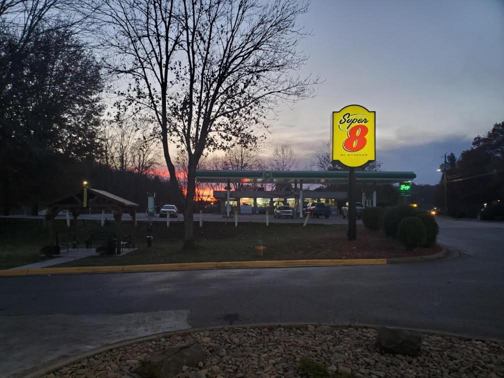 Super 8 by Wyndham Asheville/Biltmore