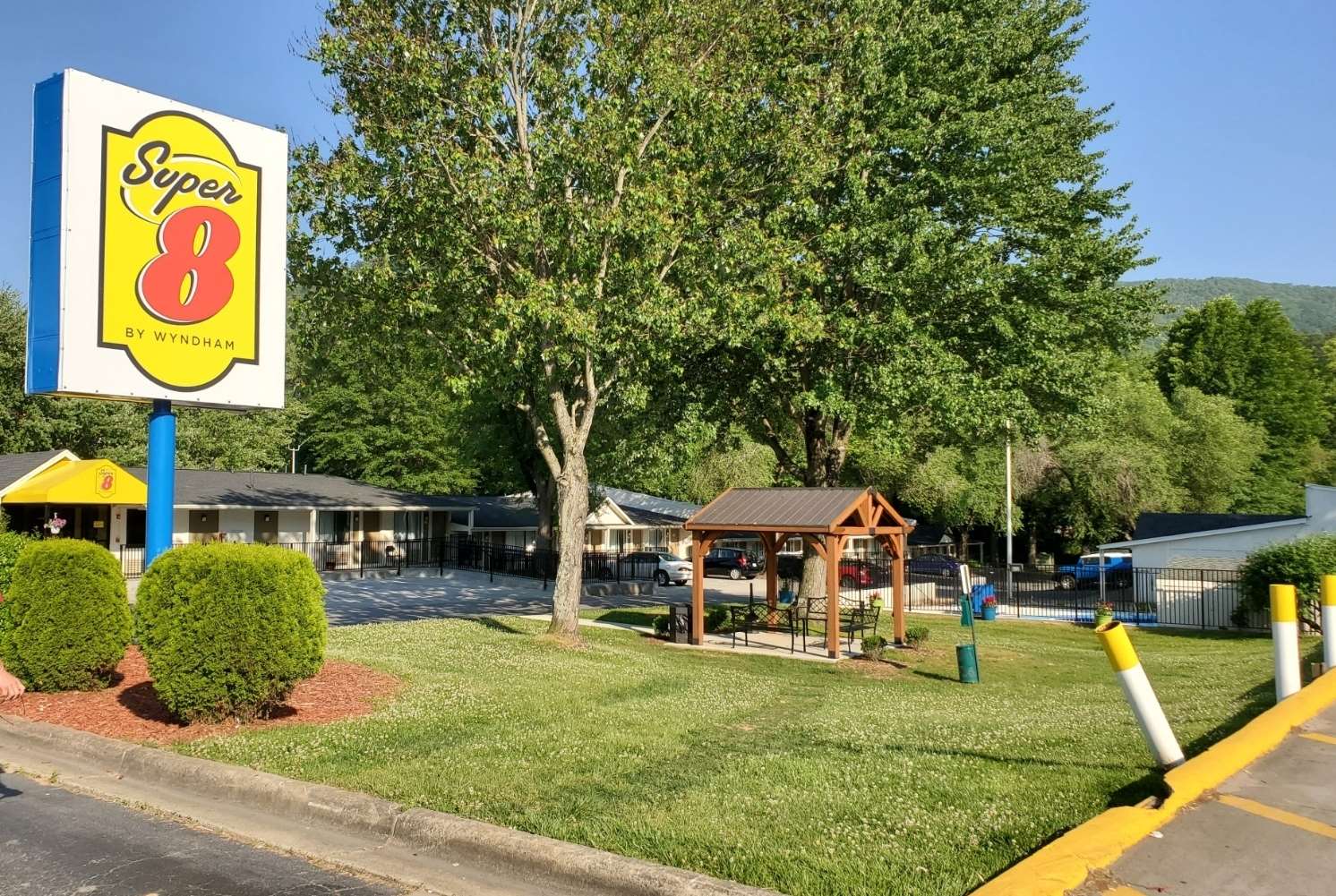 Super 8 by Wyndham Asheville/Biltmore