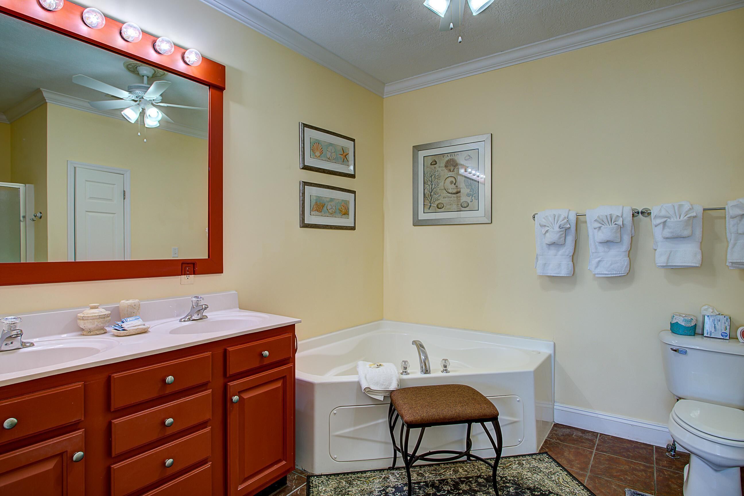 Klonteska Condominiums By VCI Real Estate Services