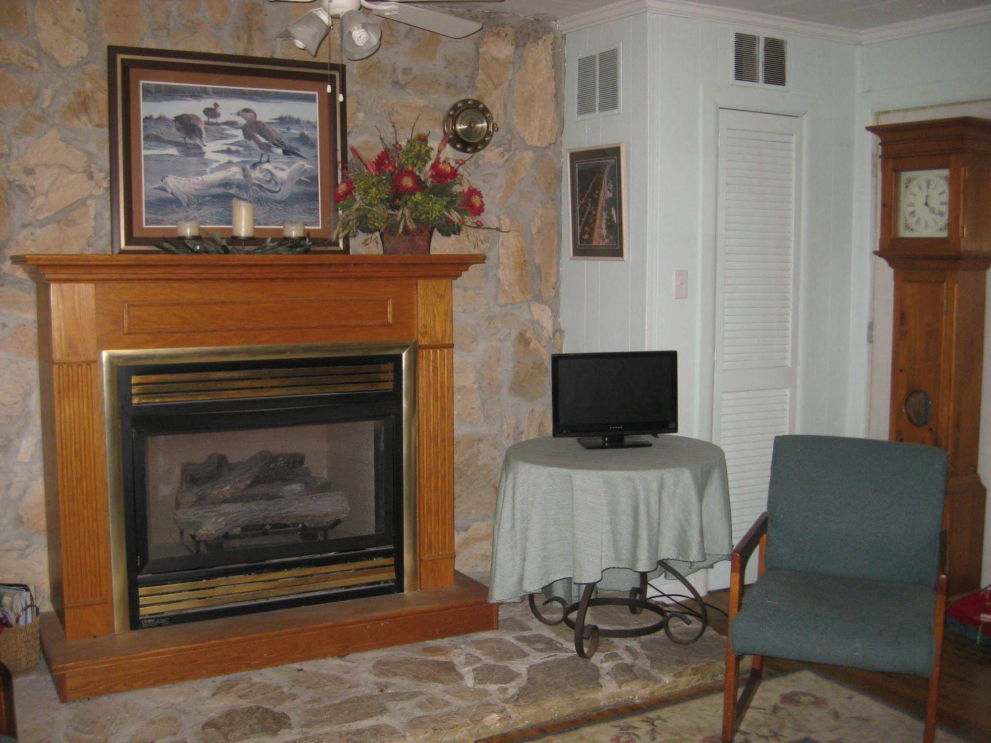 Core Creek Lodge