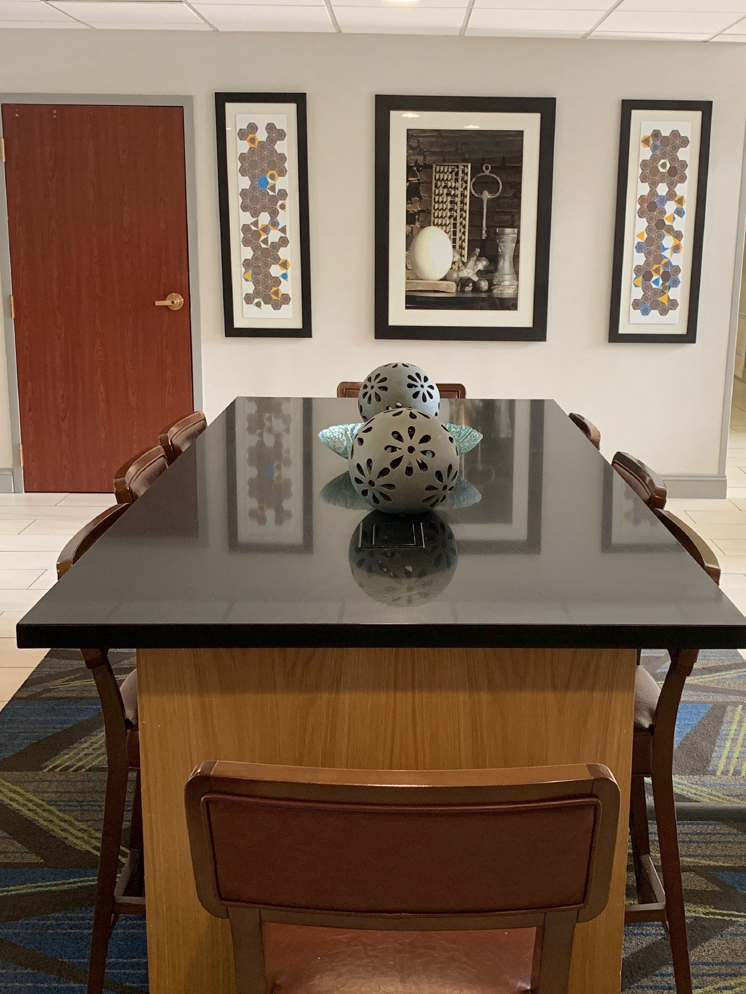 Holiday Inn Express & Suites Charlotte Arpt-Belmont