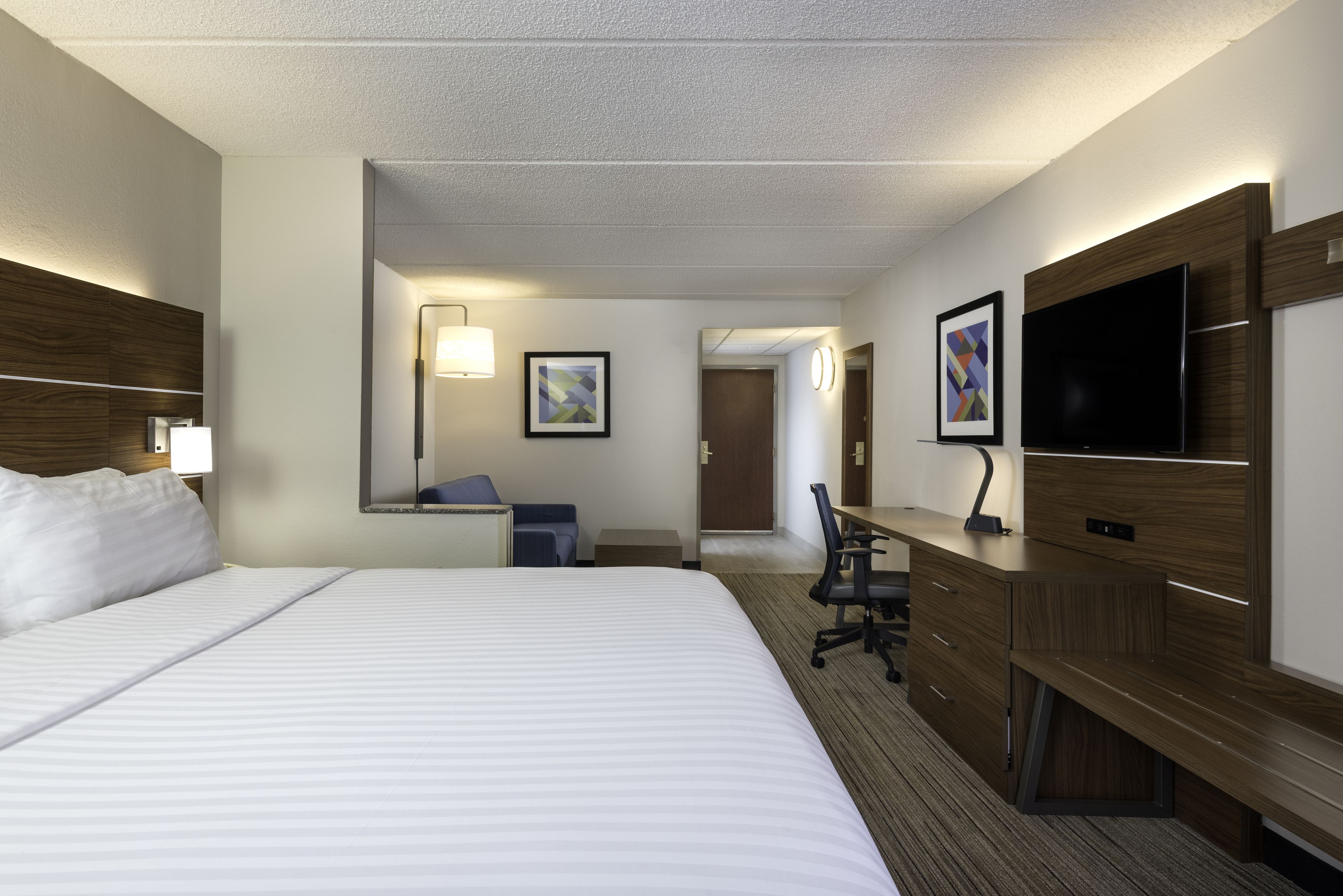 Holiday Inn Express & Suites Charlotte Arpt-Belmont