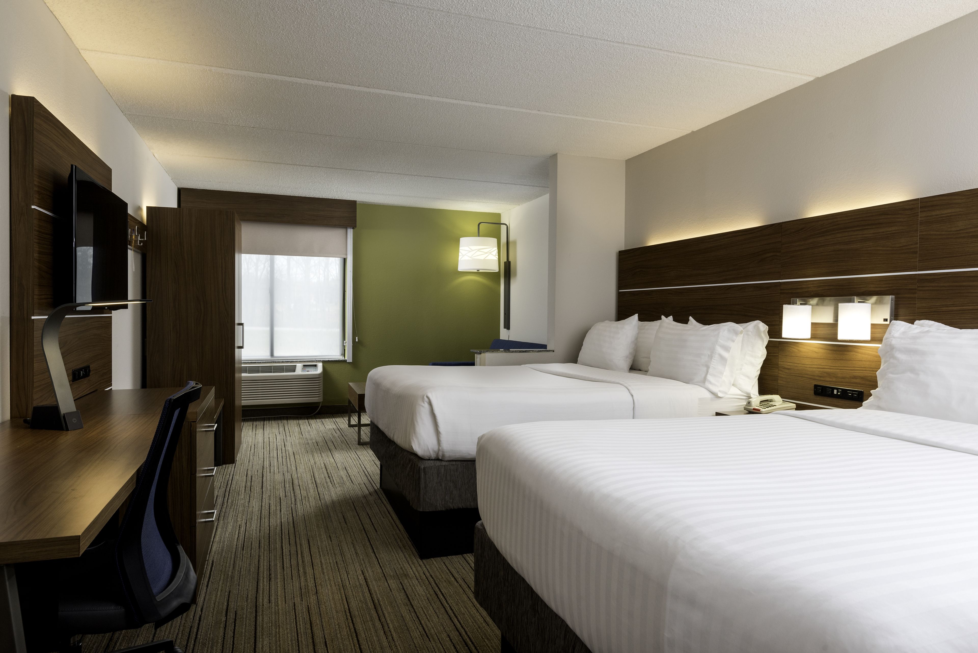 Holiday Inn Express & Suites Charlotte Arpt-Belmont