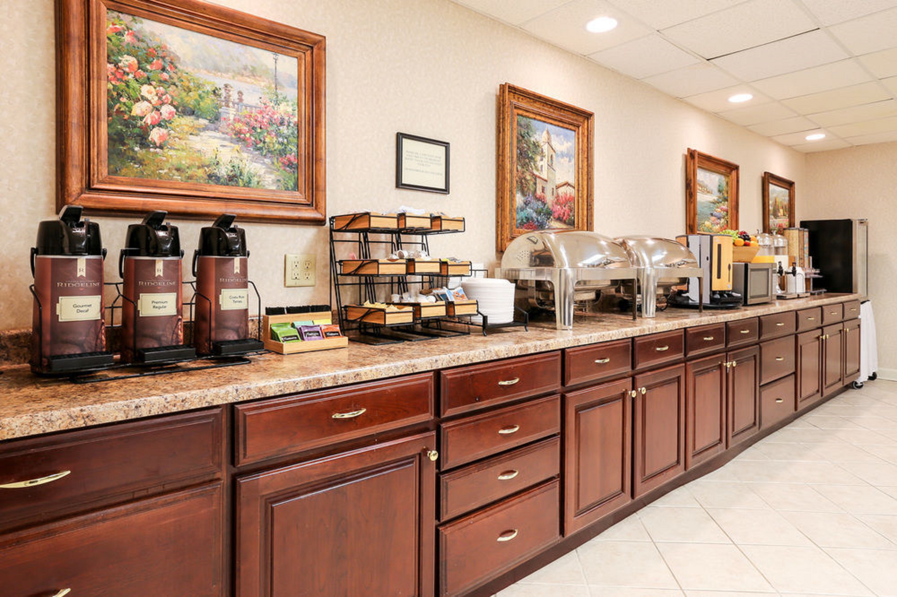 Meadowbrook Inn & Suites