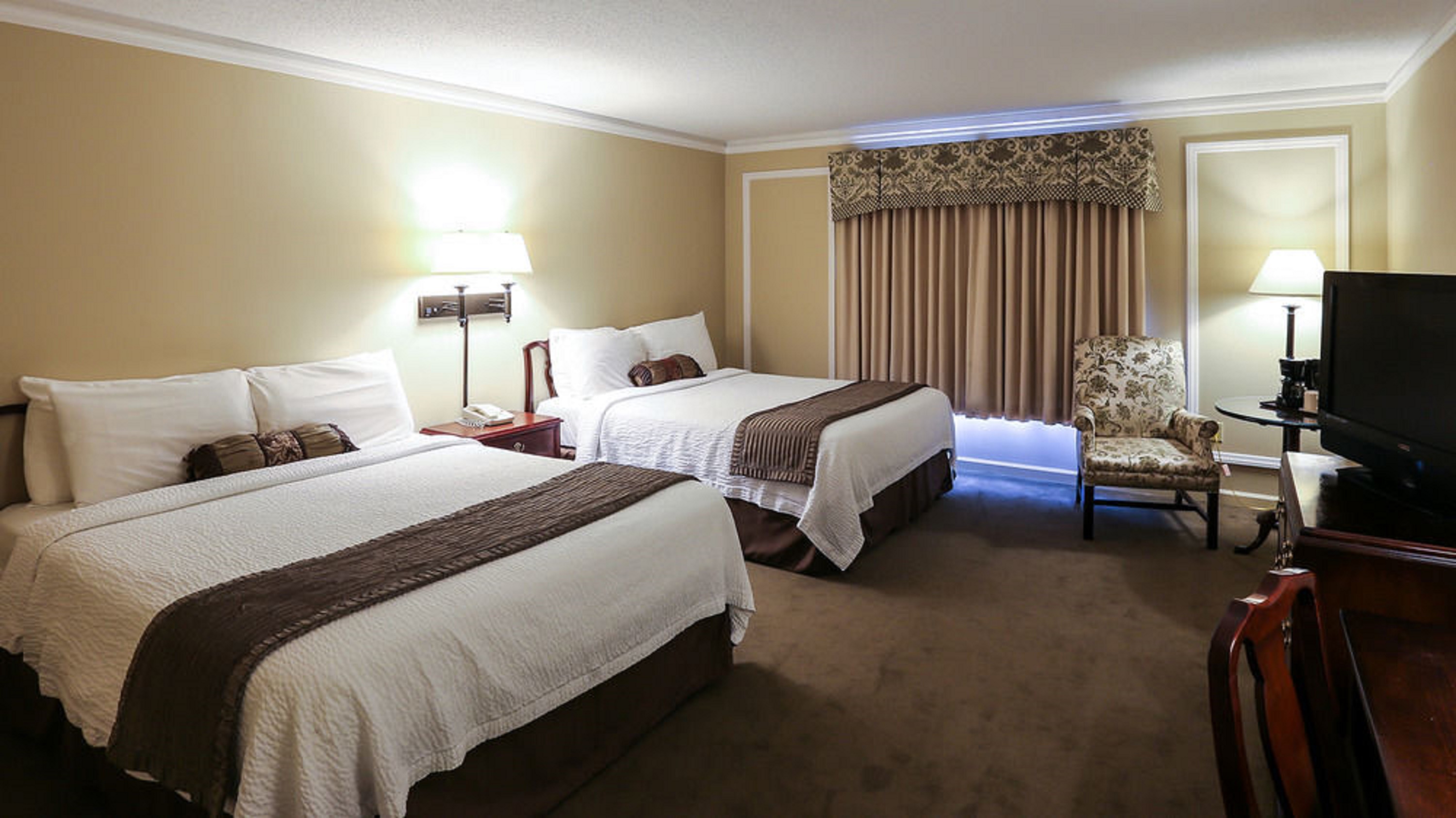 Meadowbrook Inn & Suites