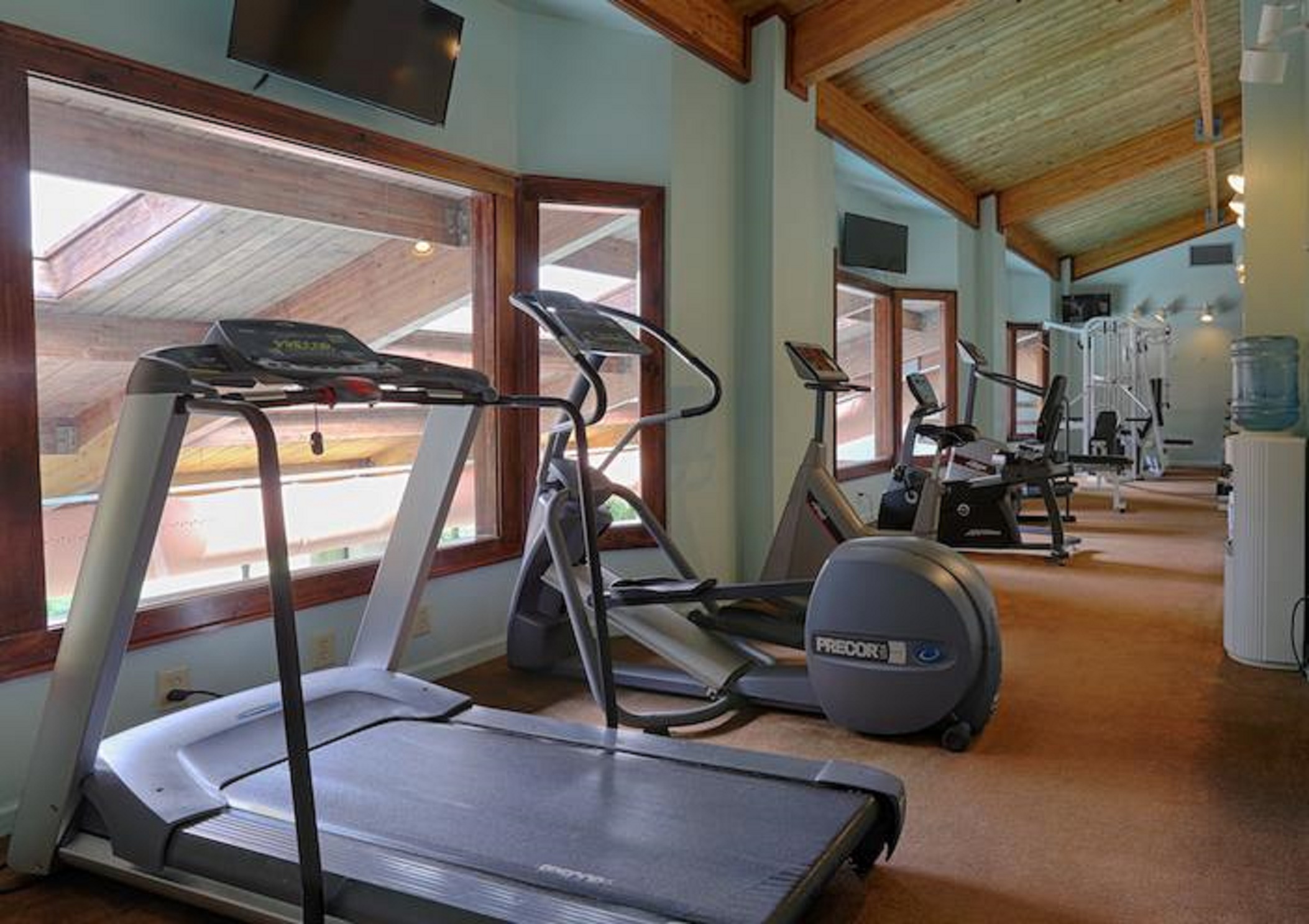 Meadowbrook Inn & Suites