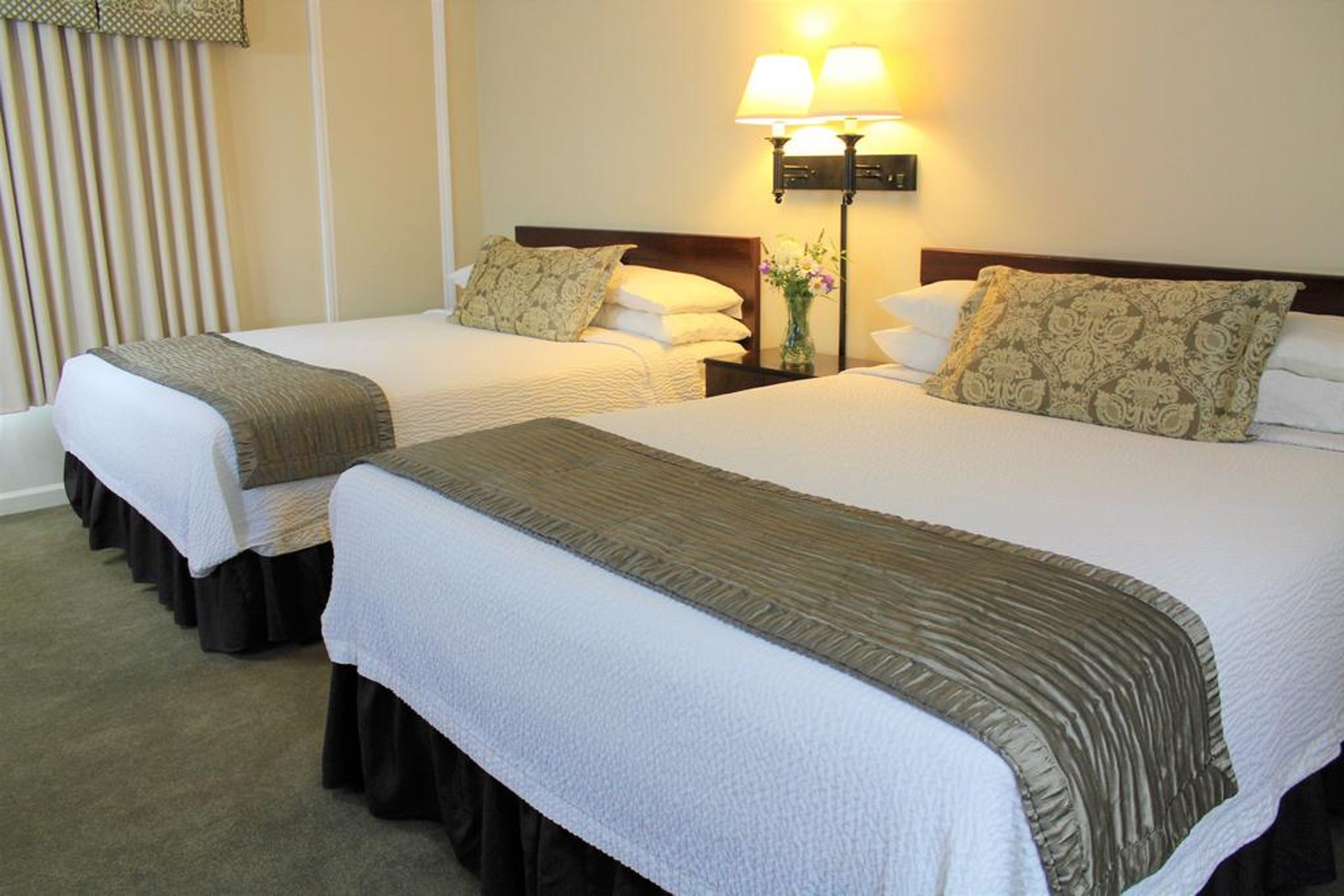 Meadowbrook Inn & Suites