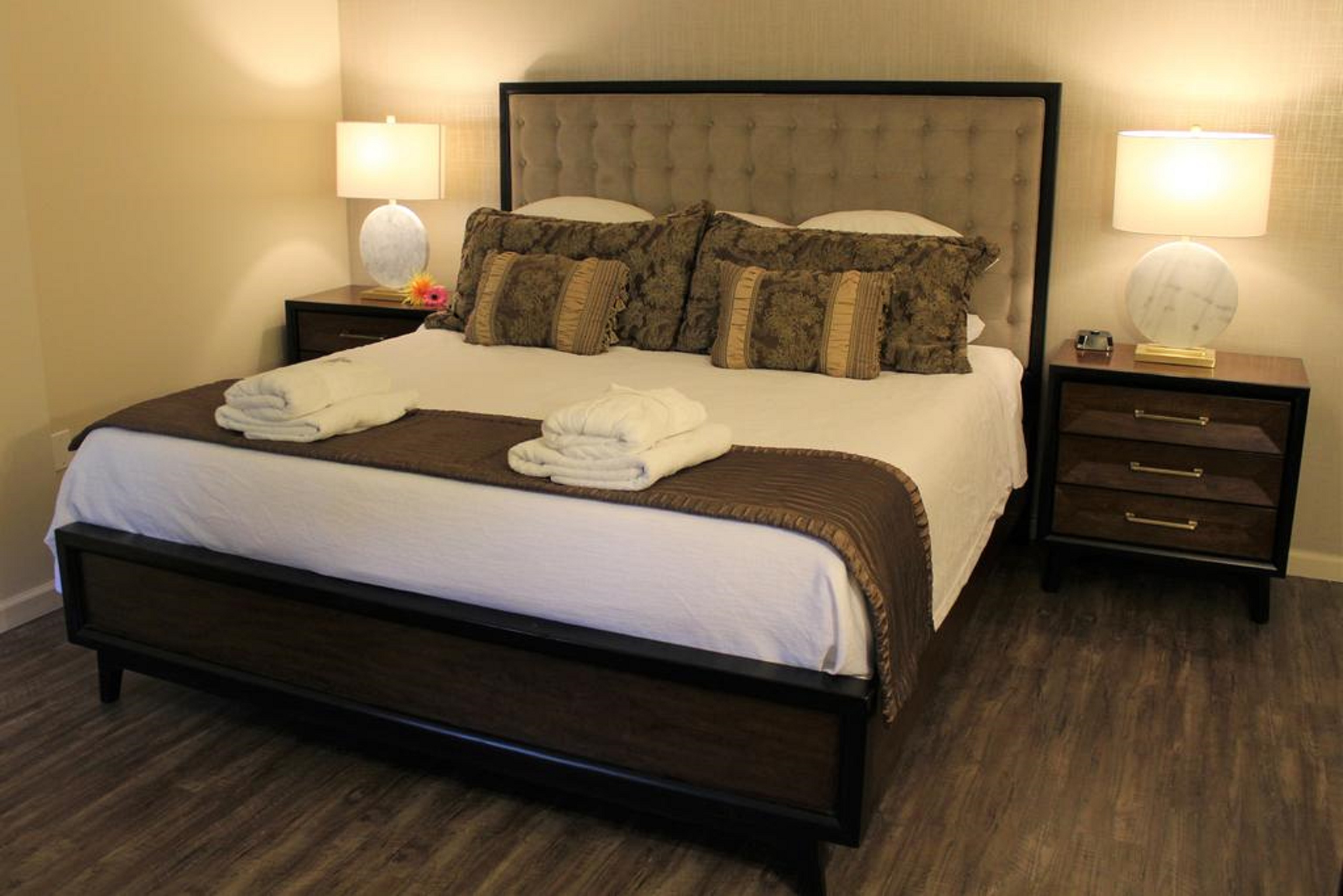 Meadowbrook Inn & Suites