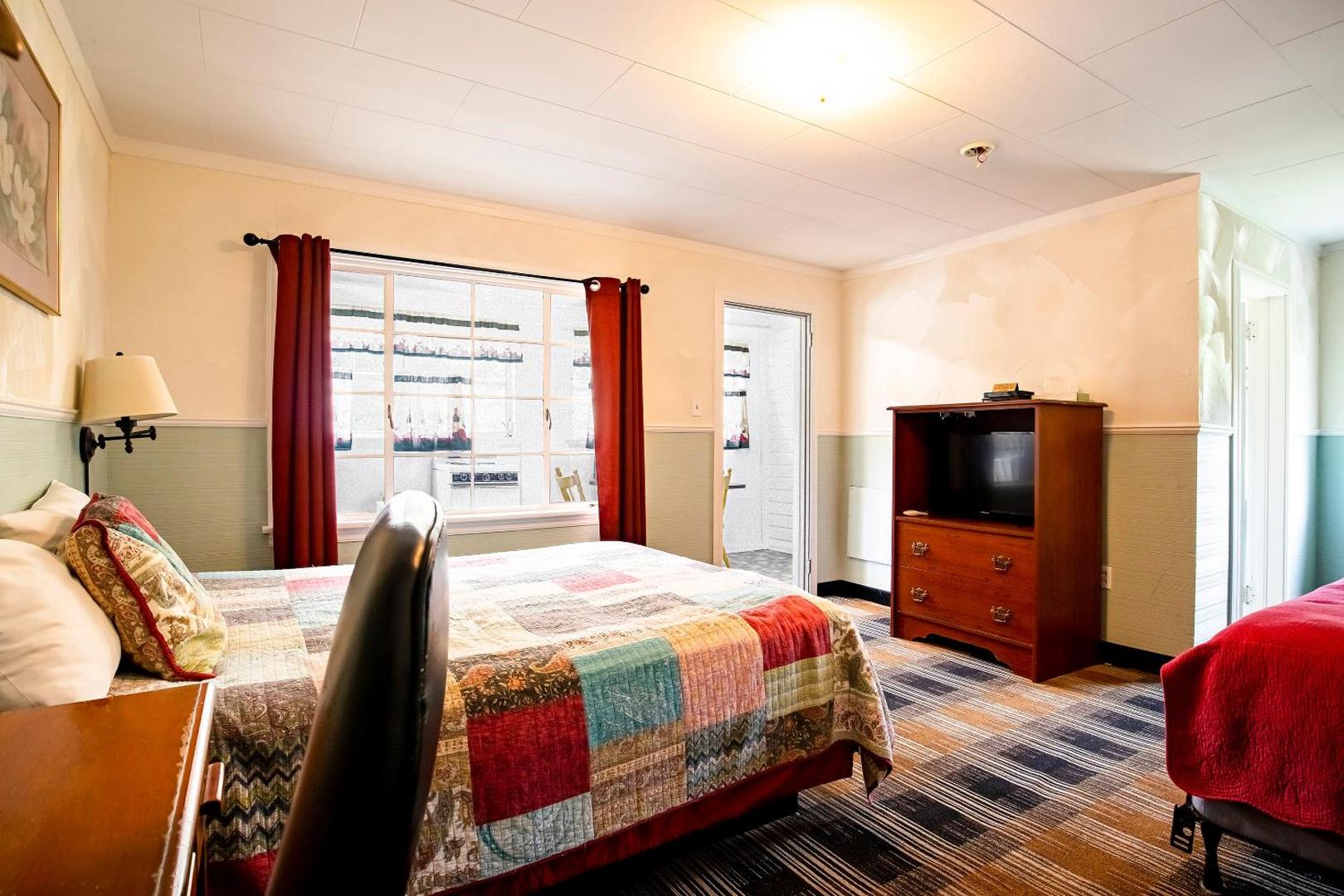 Lloyd's on The River Country Inn by OYO