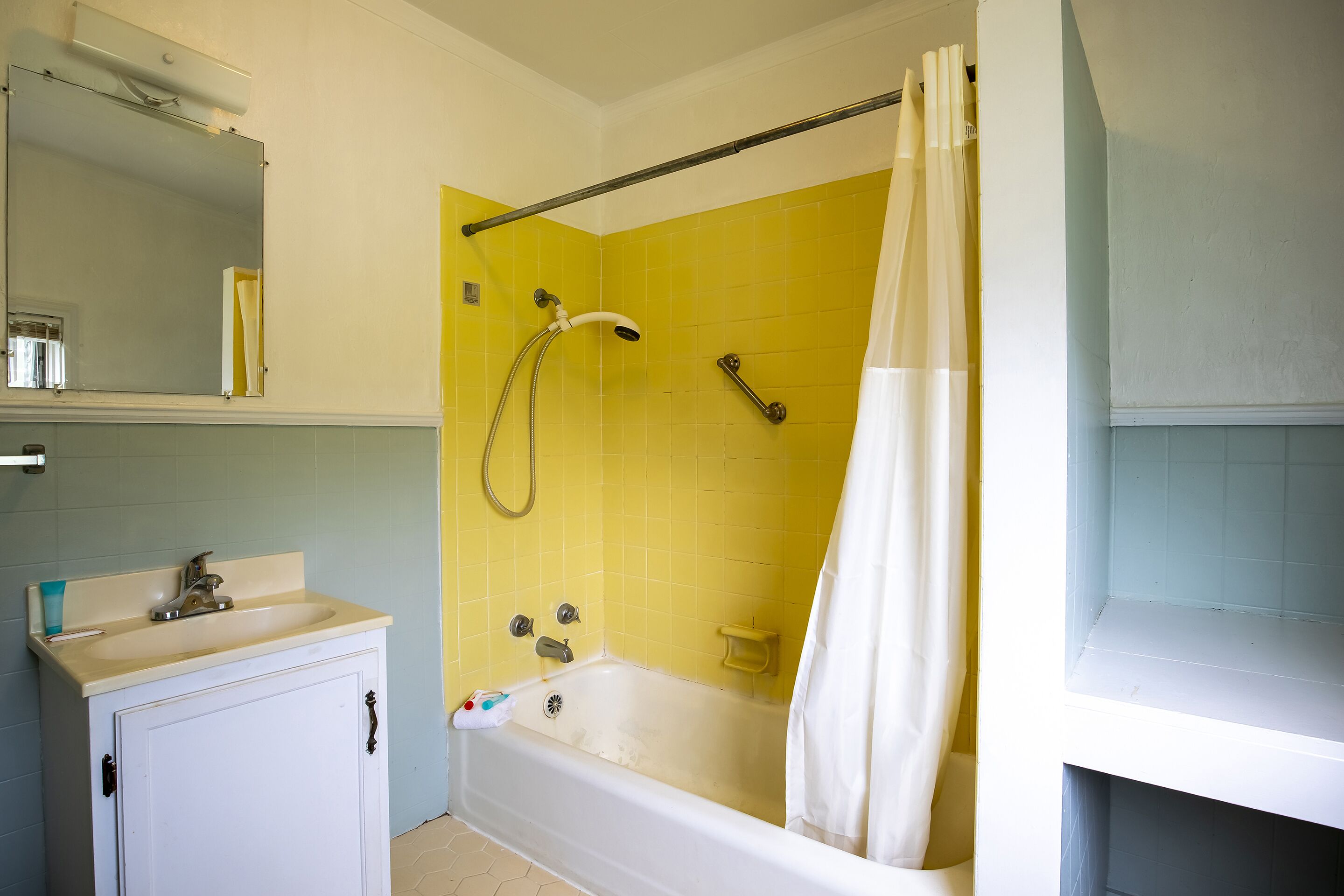 Lloyd's on The River Country Inn by OYO