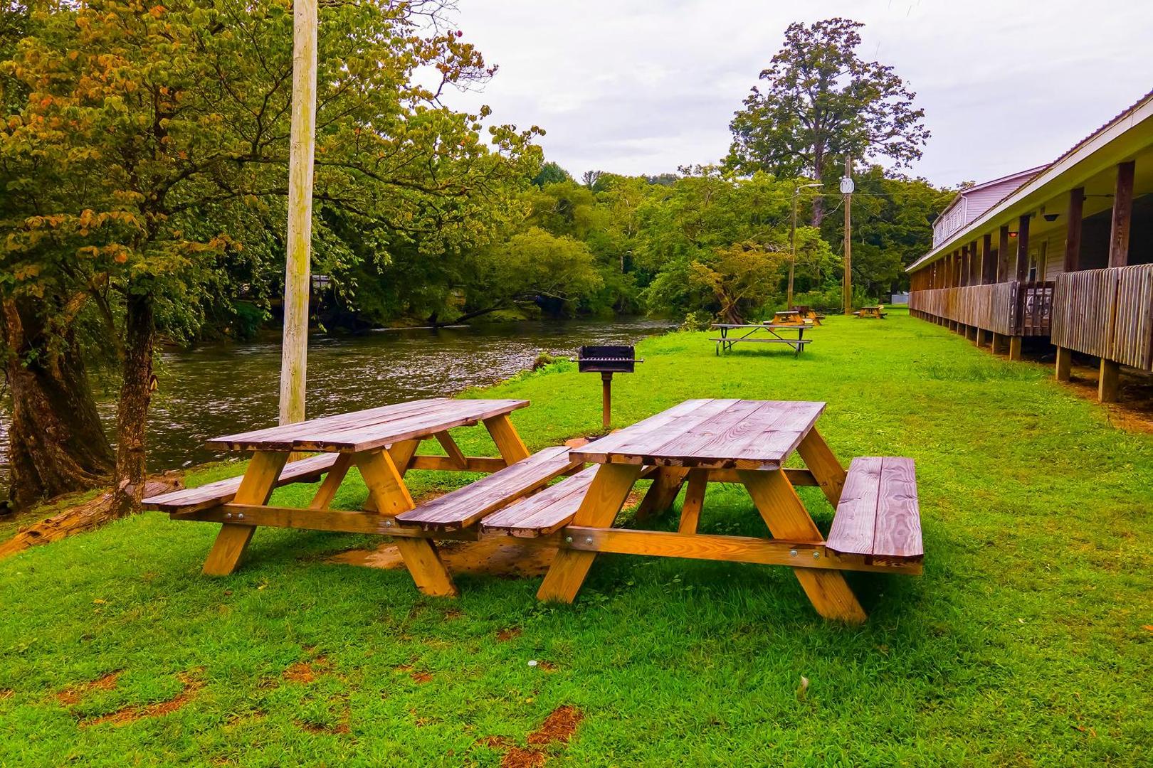 Lloyd's on The River Country Inn by OYO