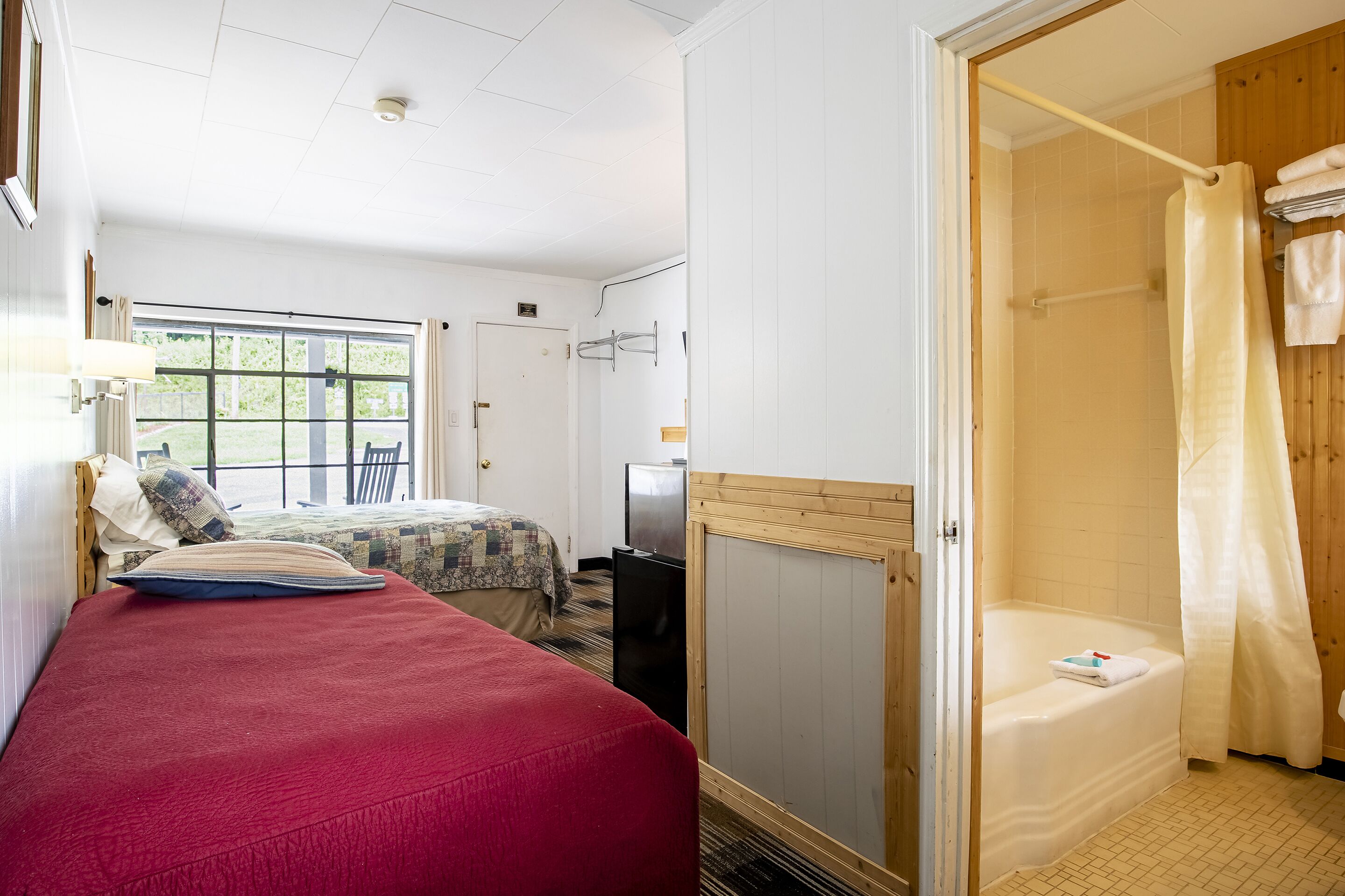 Lloyd's on The River Country Inn by OYO