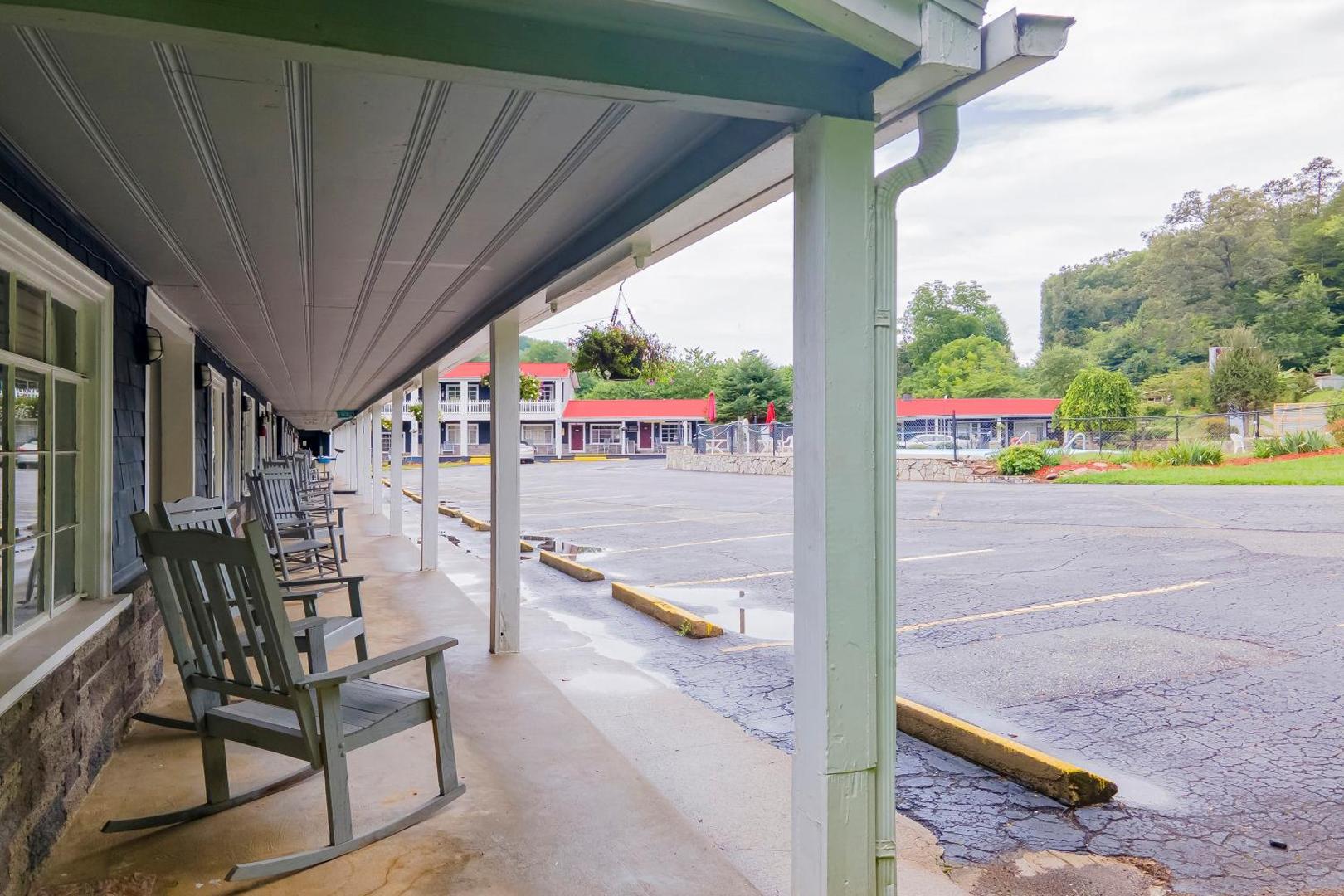 Lloyd's on The River Country Inn by OYO