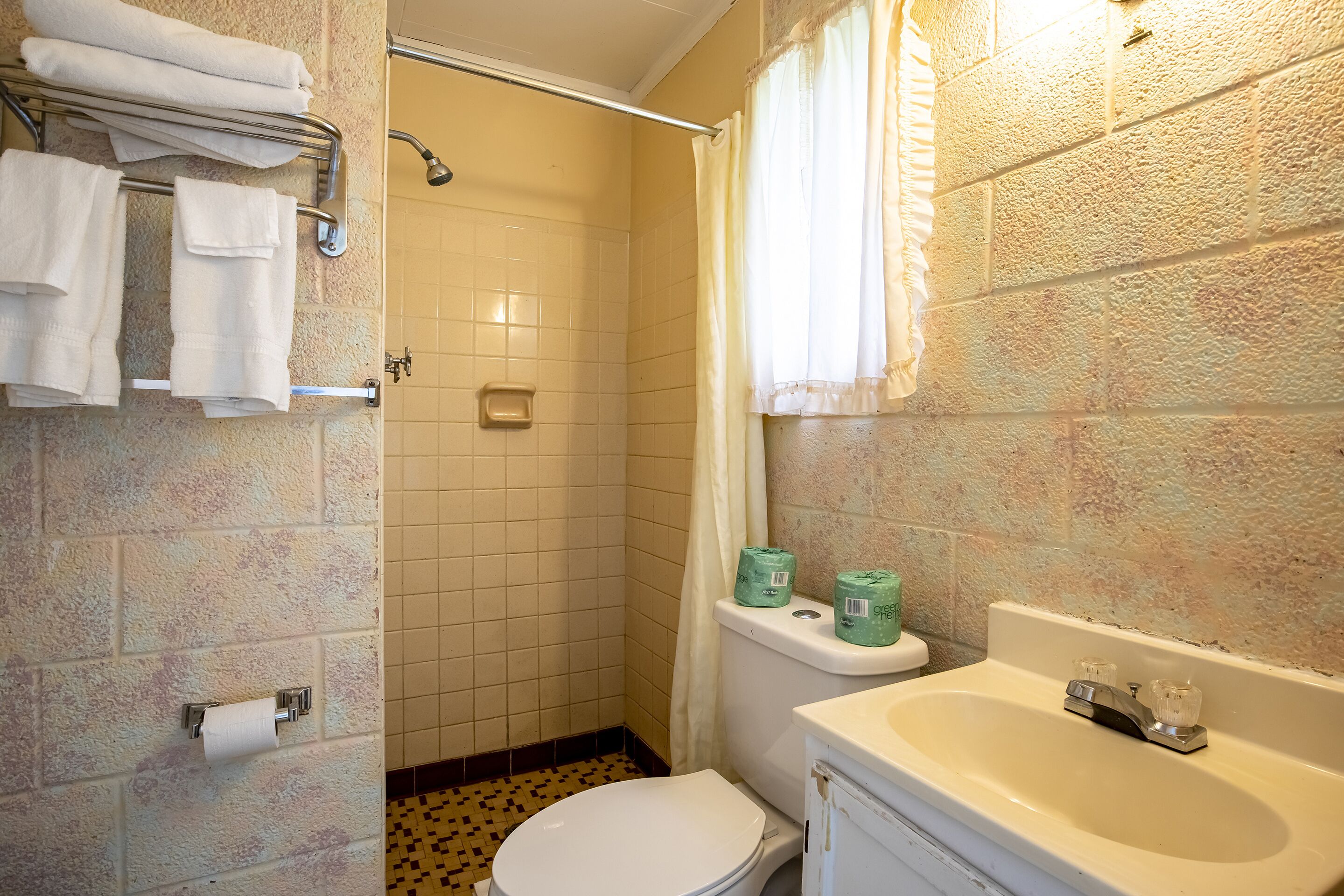 Lloyd's on The River Country Inn by OYO