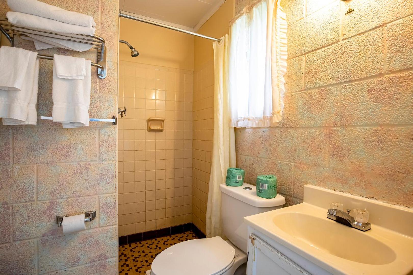 Lloyd's on The River Country Inn by OYO