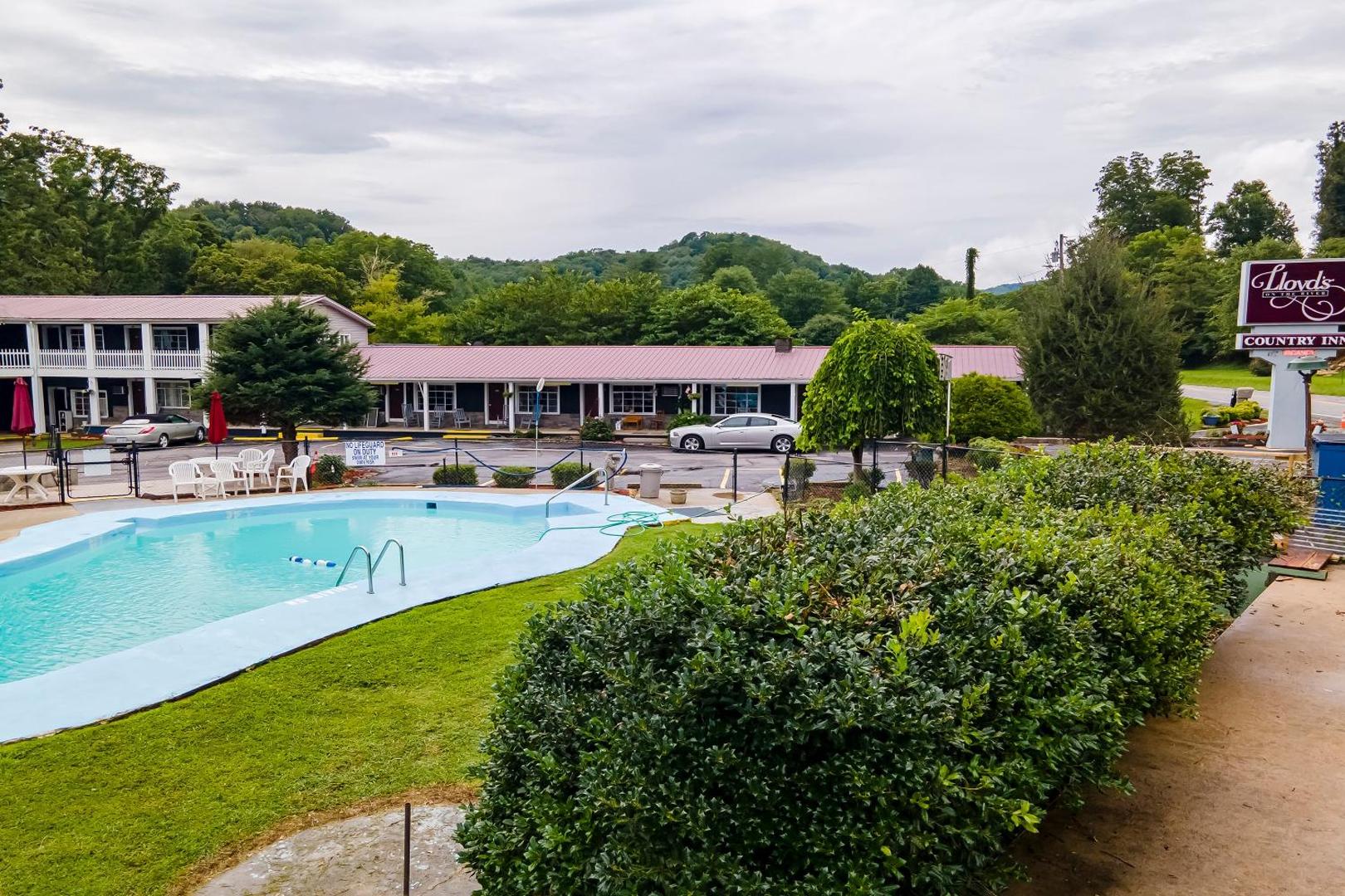 Lloyd's on The River Country Inn by OYO