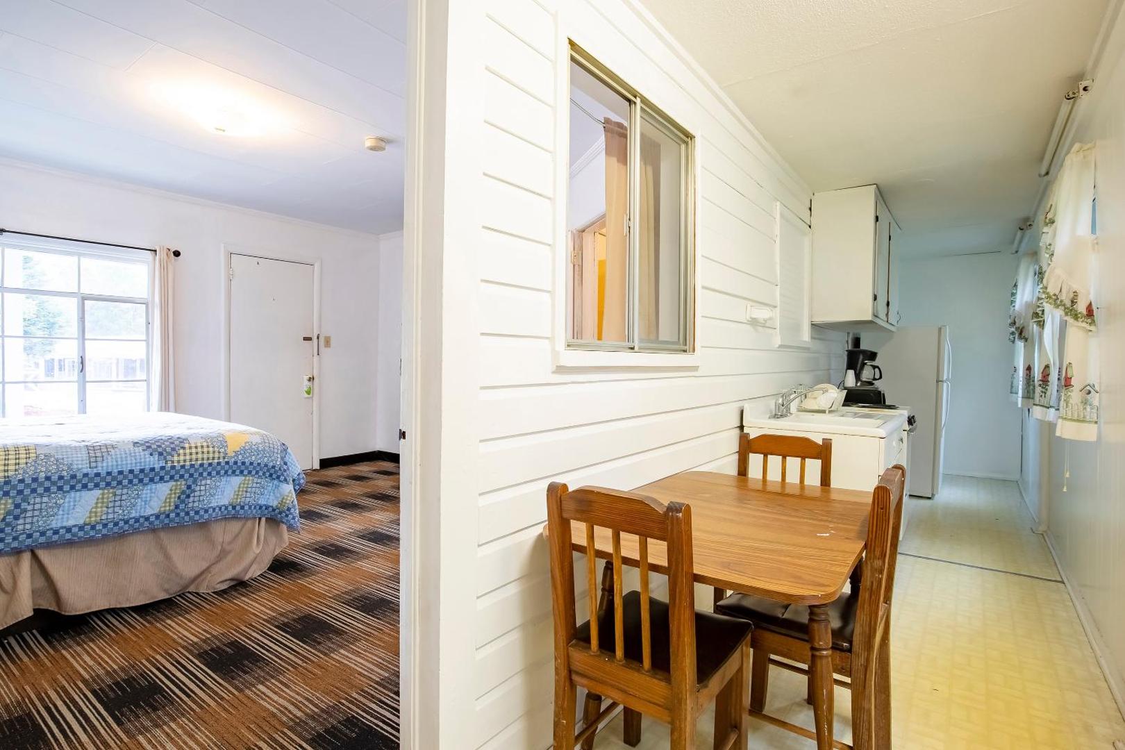 Lloyd's on The River Country Inn by OYO