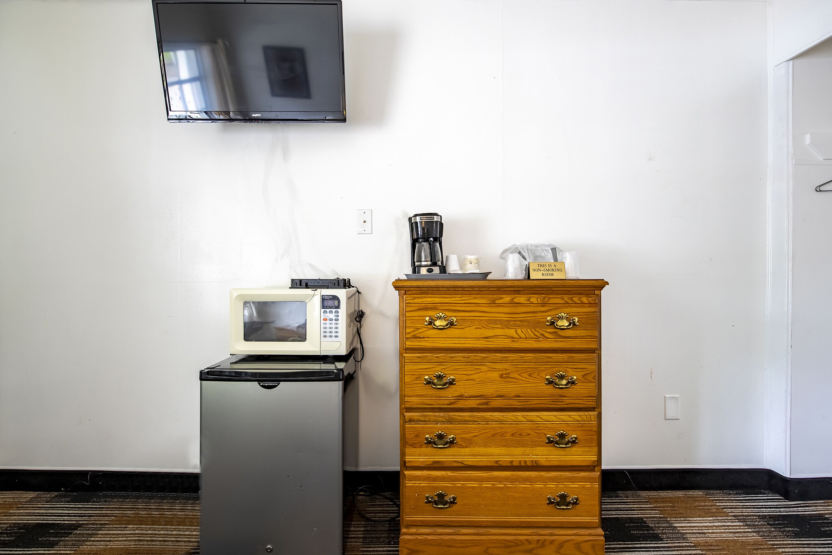 Lloyd's on The River Country Inn by OYO